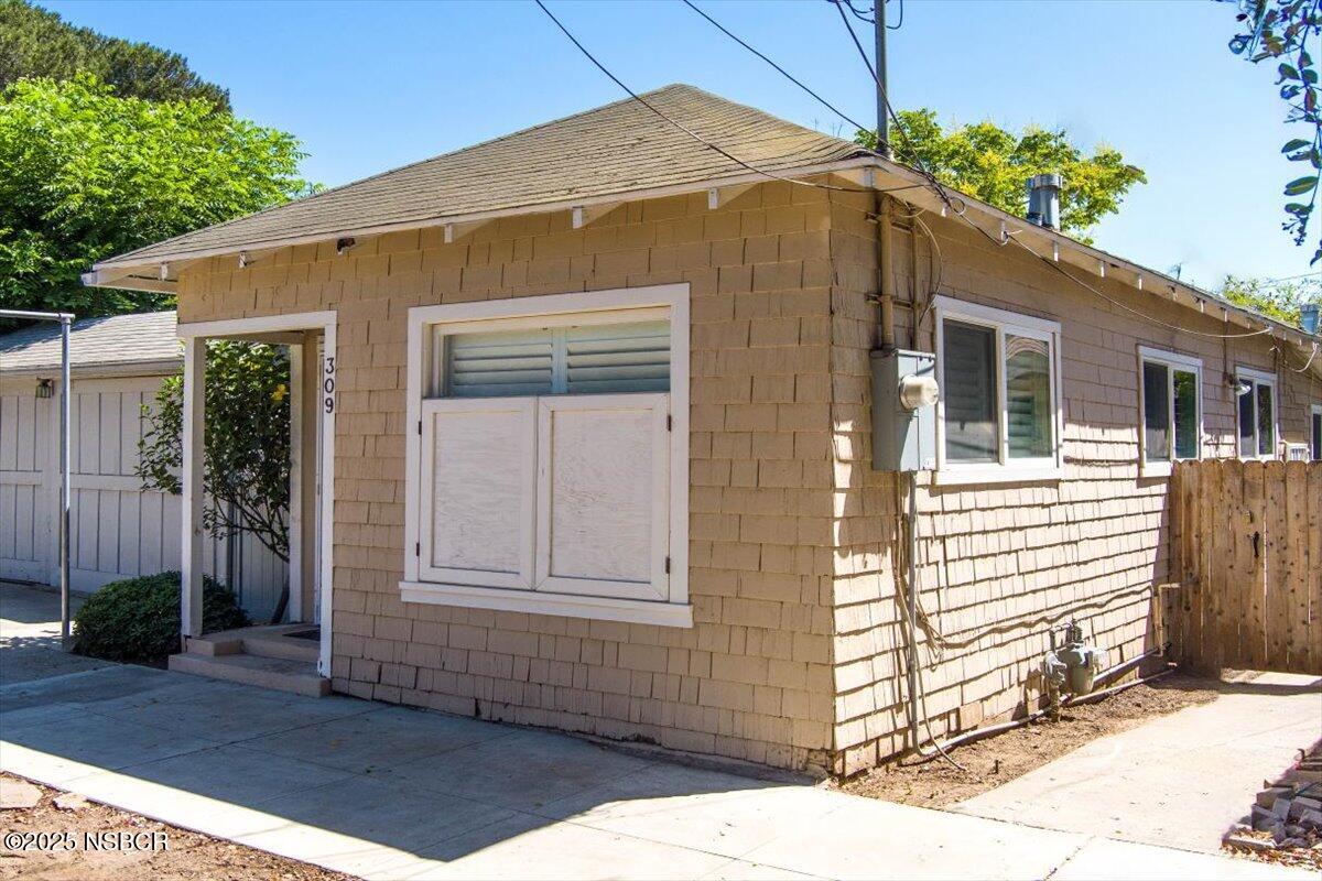 309 W Victoria Street