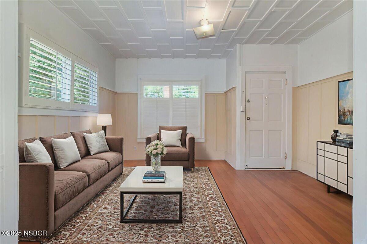 309 W Victoria Street