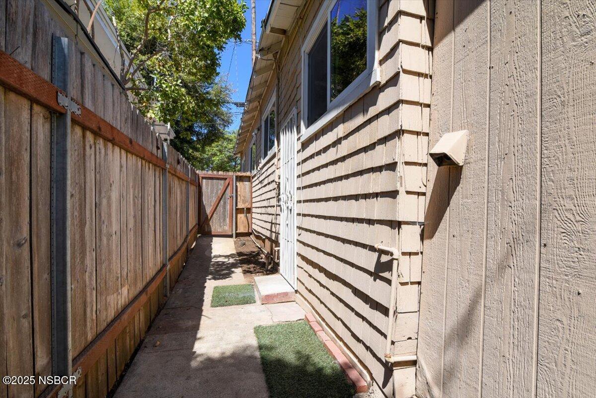 309 W Victoria Street