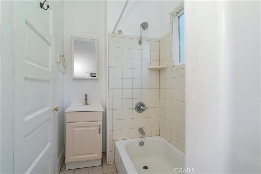 309 W Victoria Street