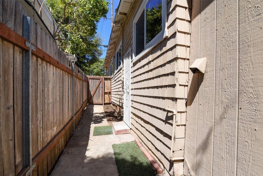 309 W Victoria Street