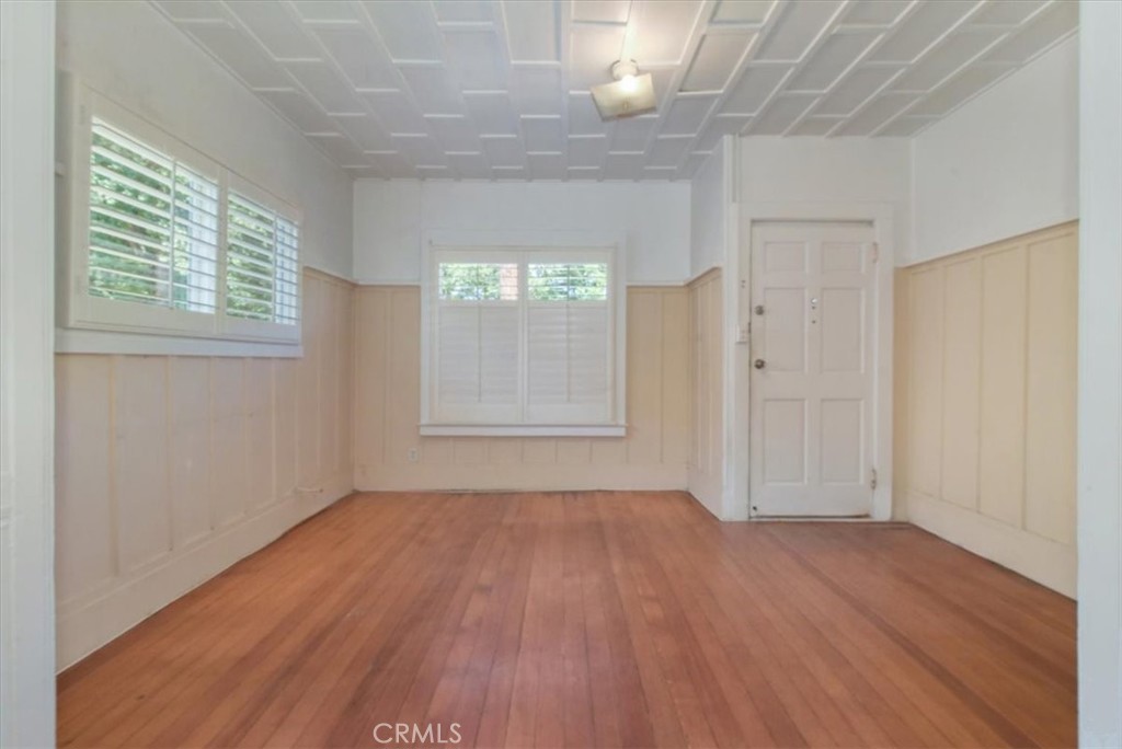 309 W Victoria Street