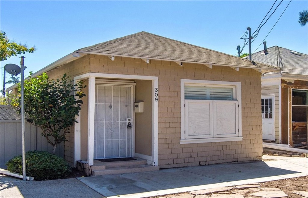 309 W Victoria Street