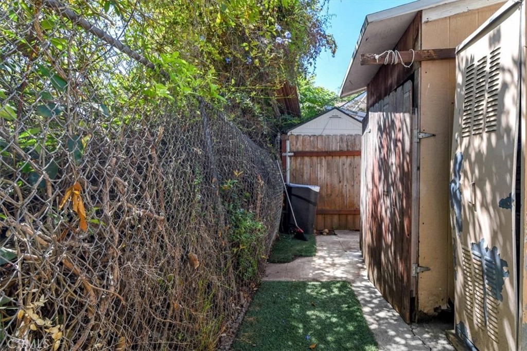 309 W Victoria Street