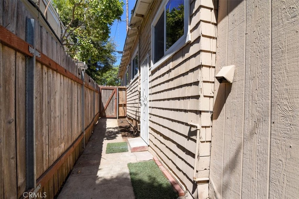 309 W Victoria Street