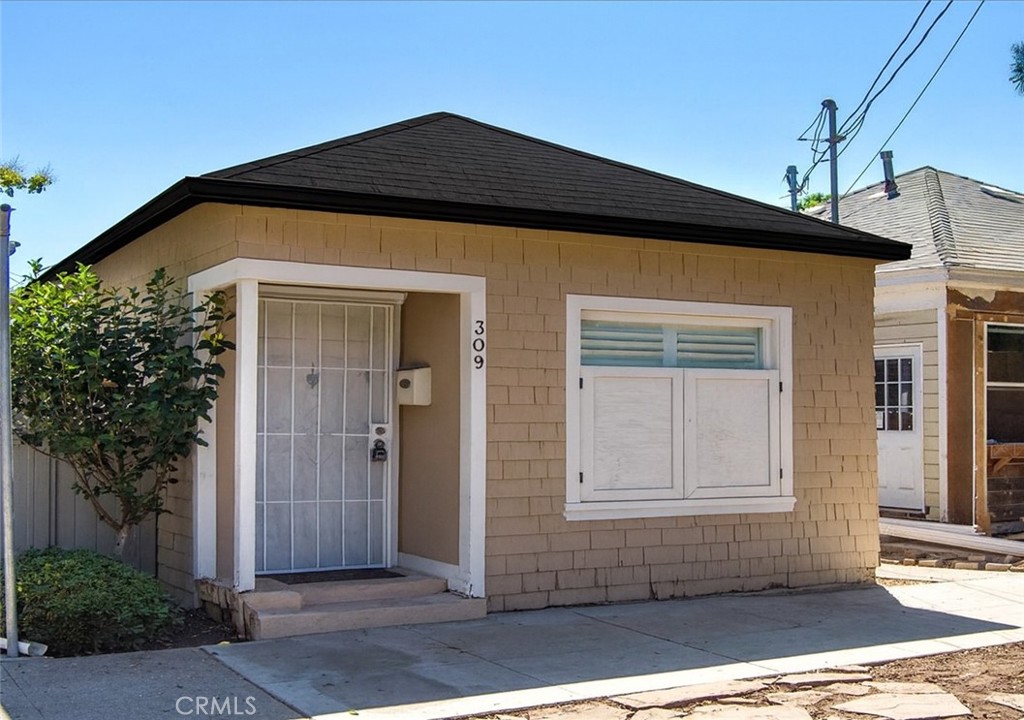 309 W Victoria Street