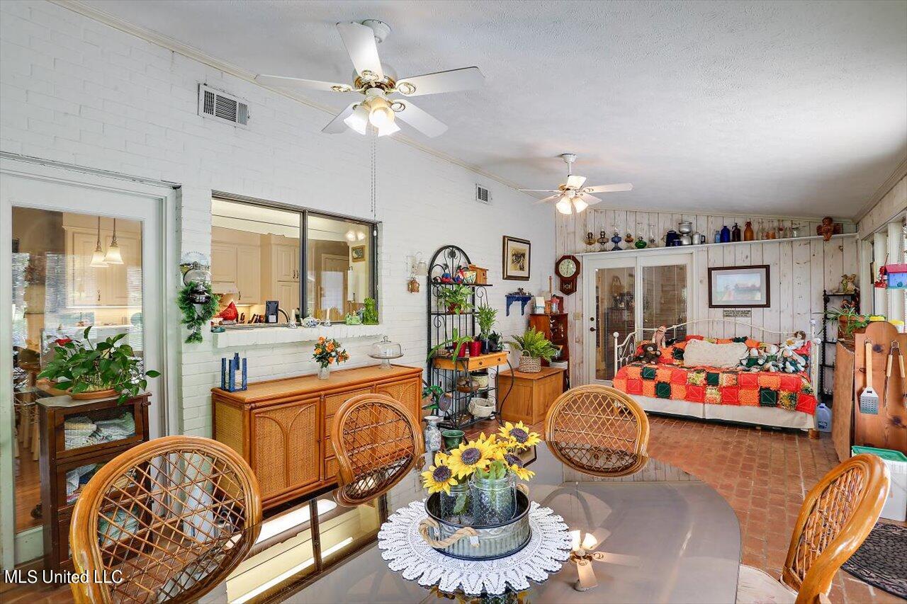 214 Oak Bend