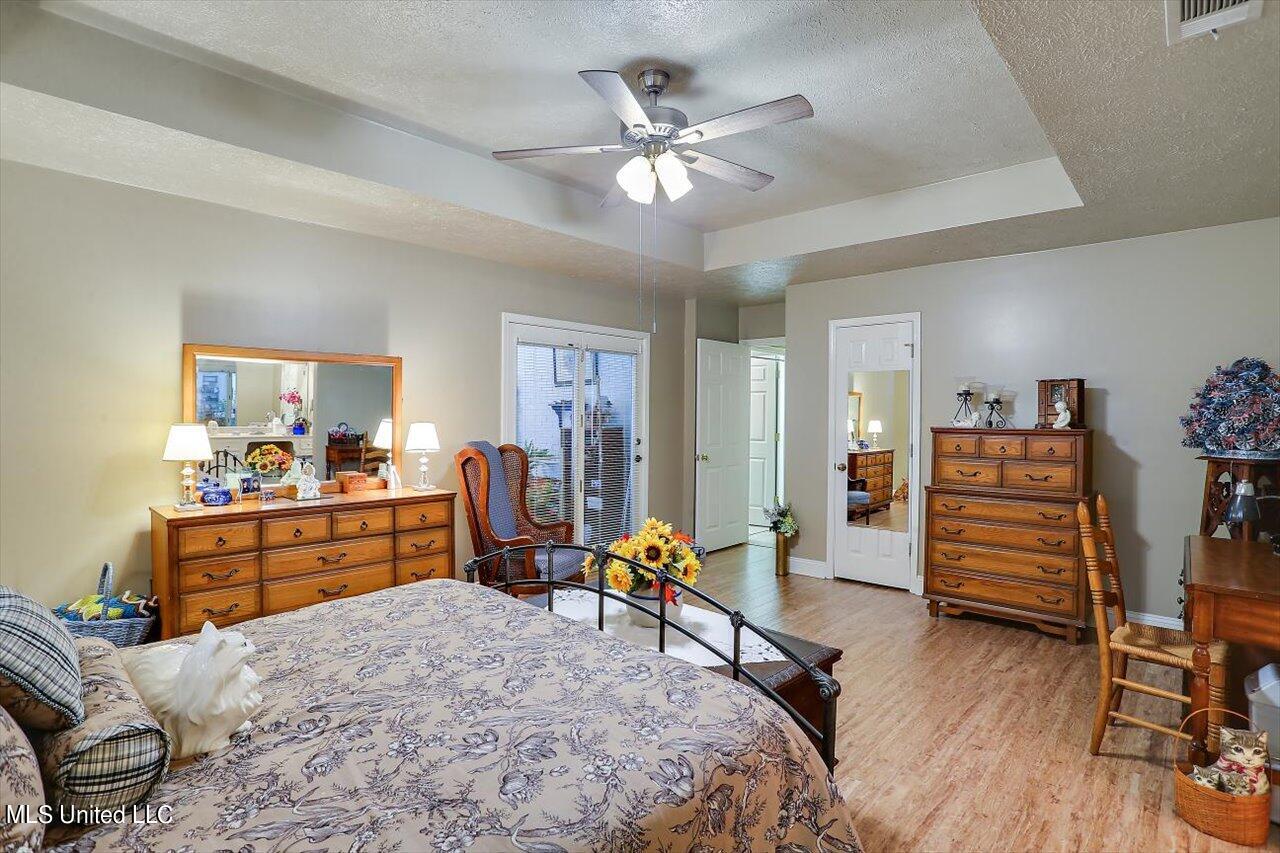 214 Oak Bend