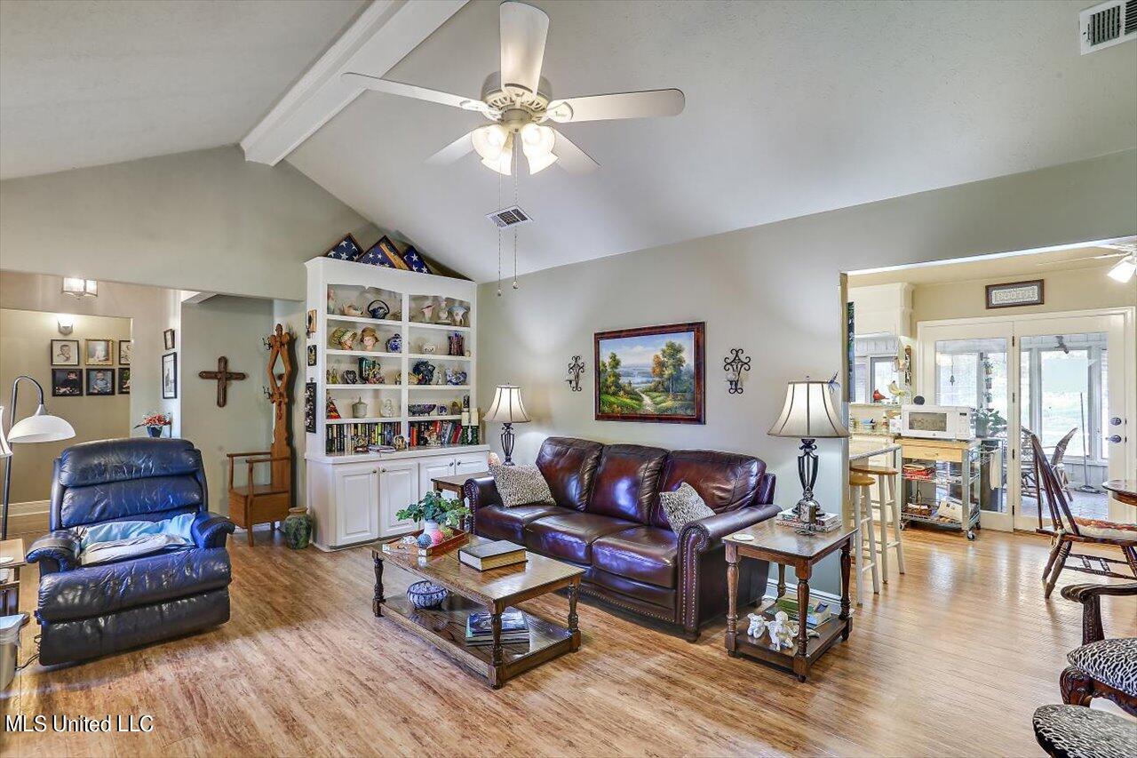 214 Oak Bend