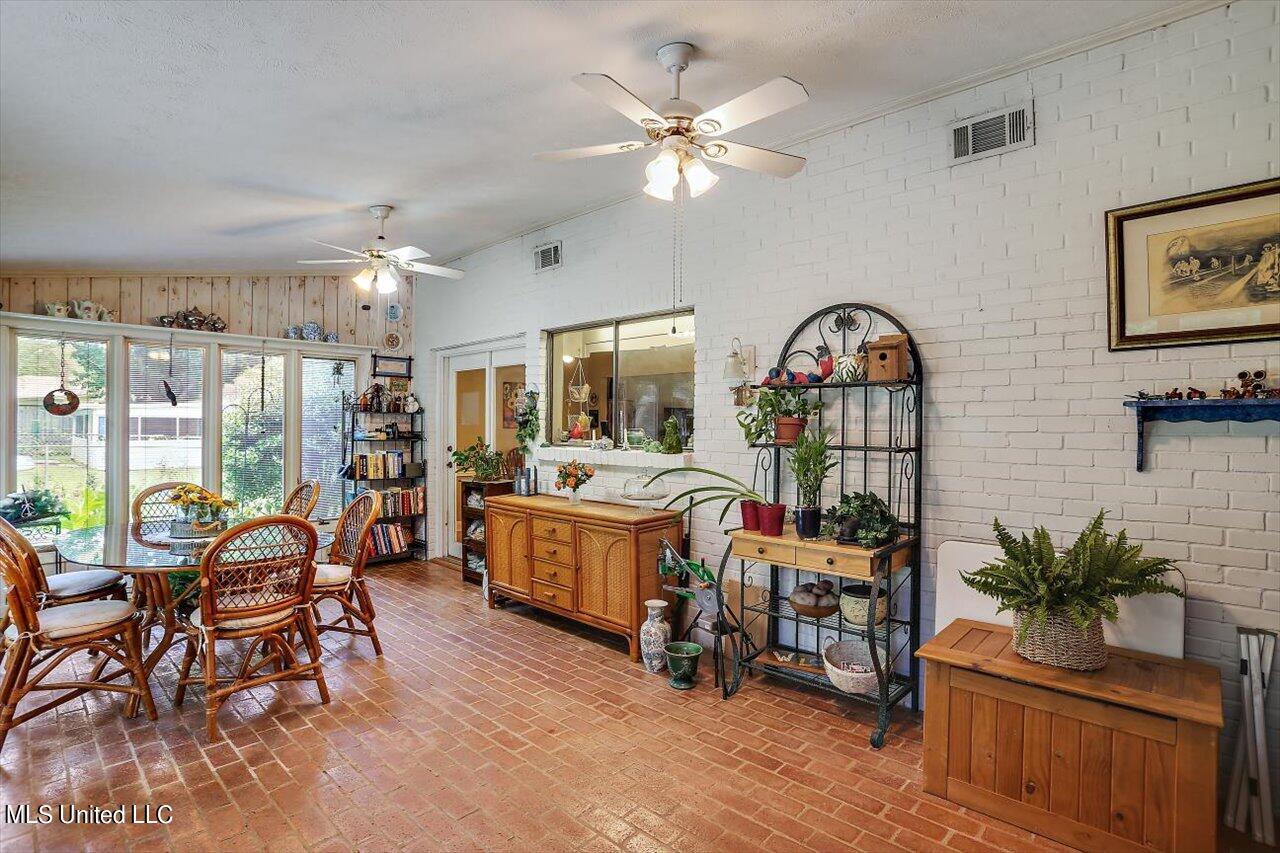 214 Oak Bend