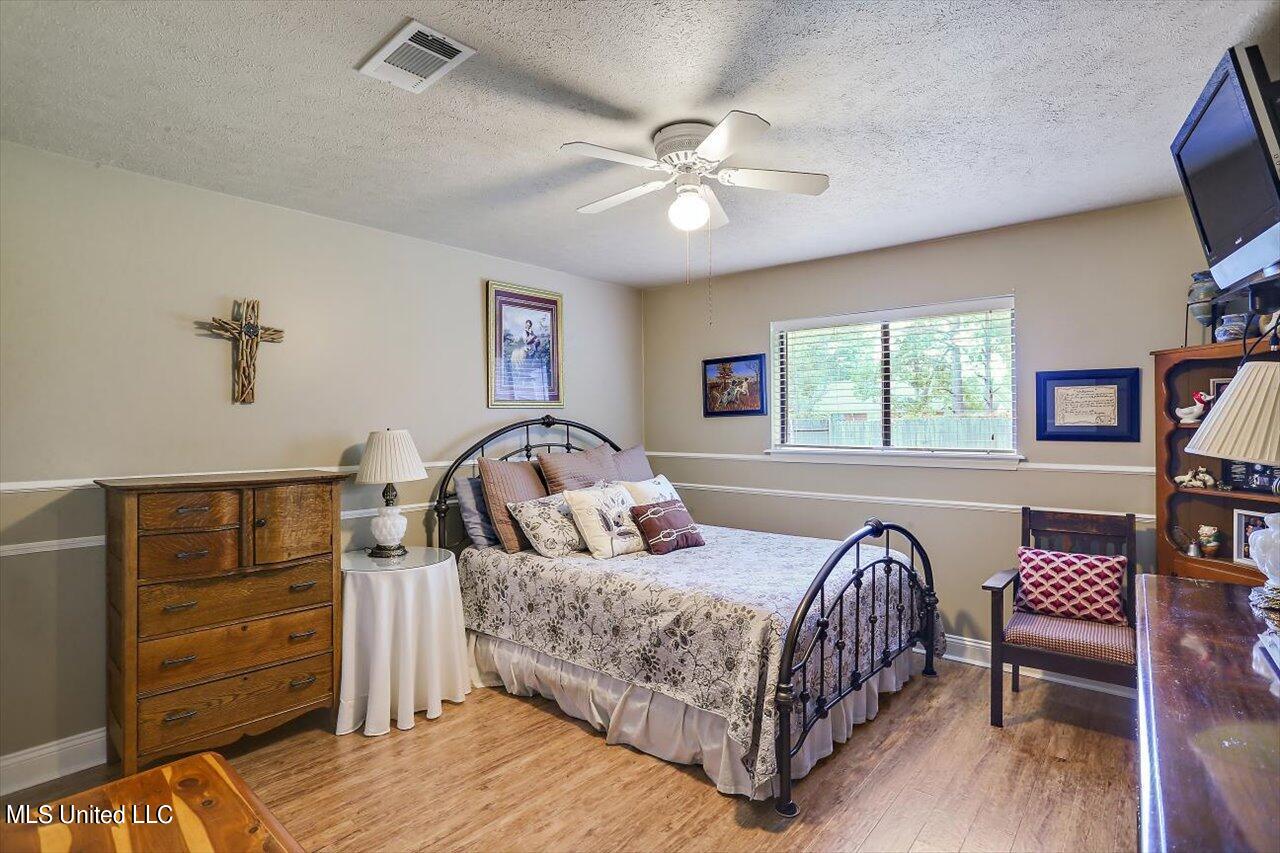 214 Oak Bend