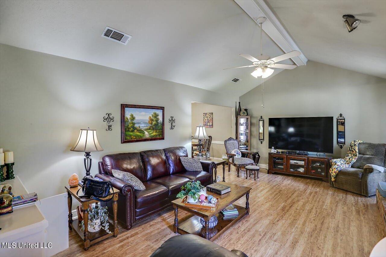 214 Oak Bend