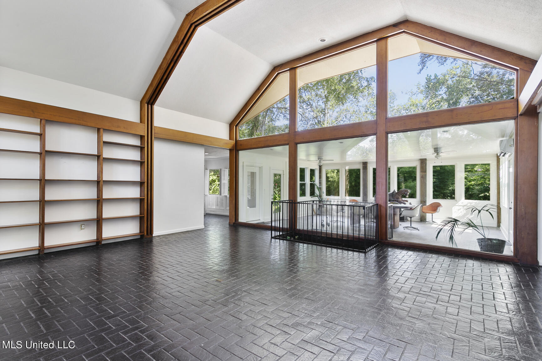 2349 Twin Lakes Circle
