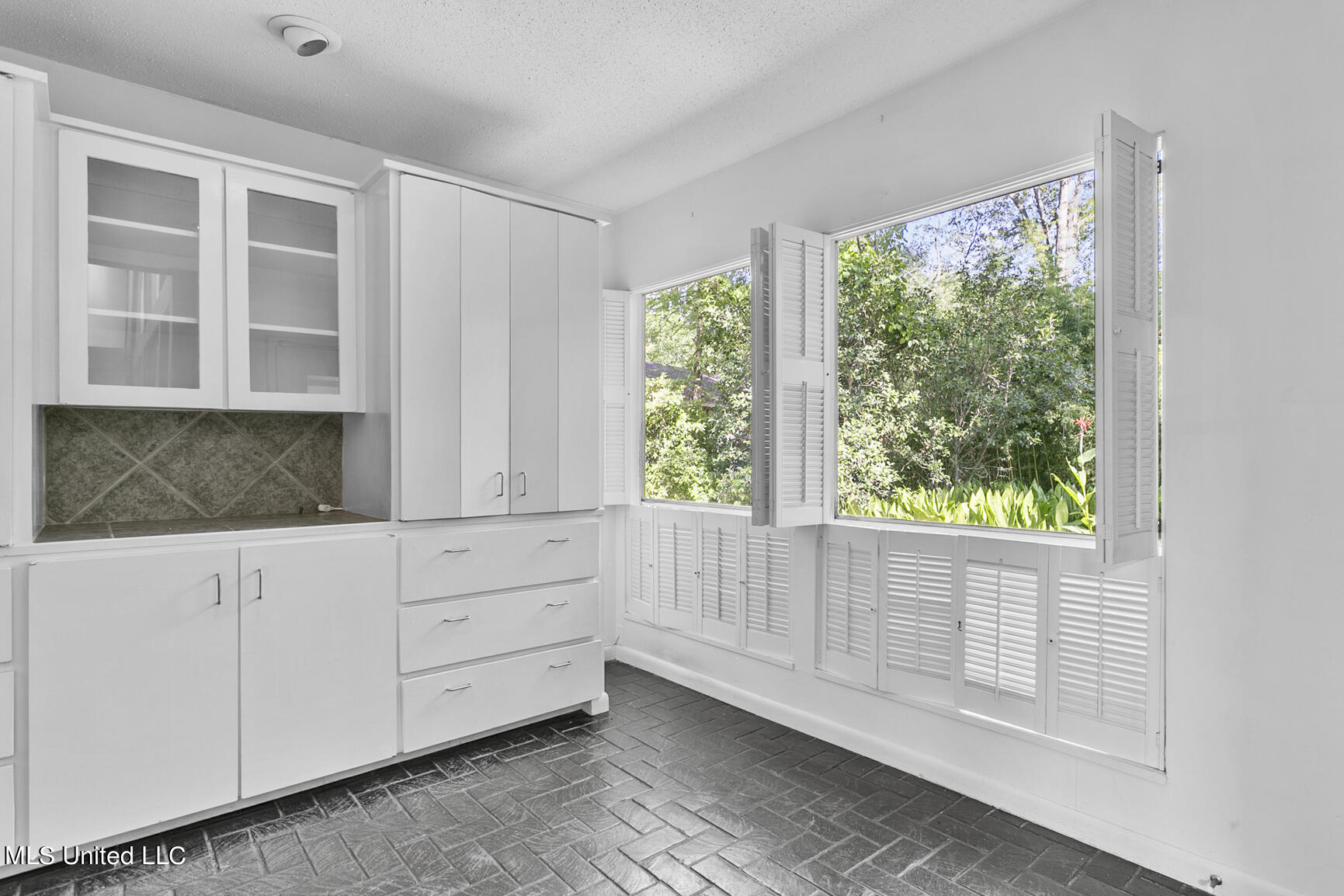 2349 Twin Lakes Circle