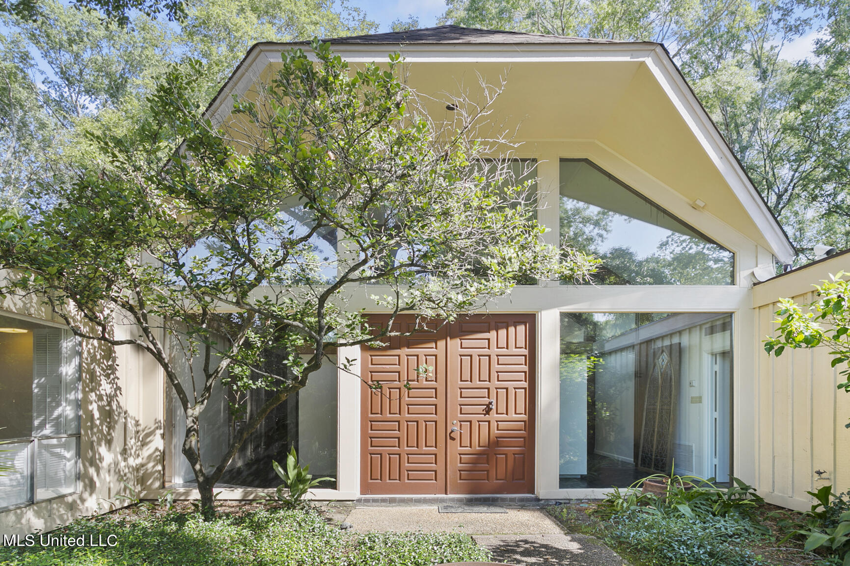 2349 Twin Lakes Circle