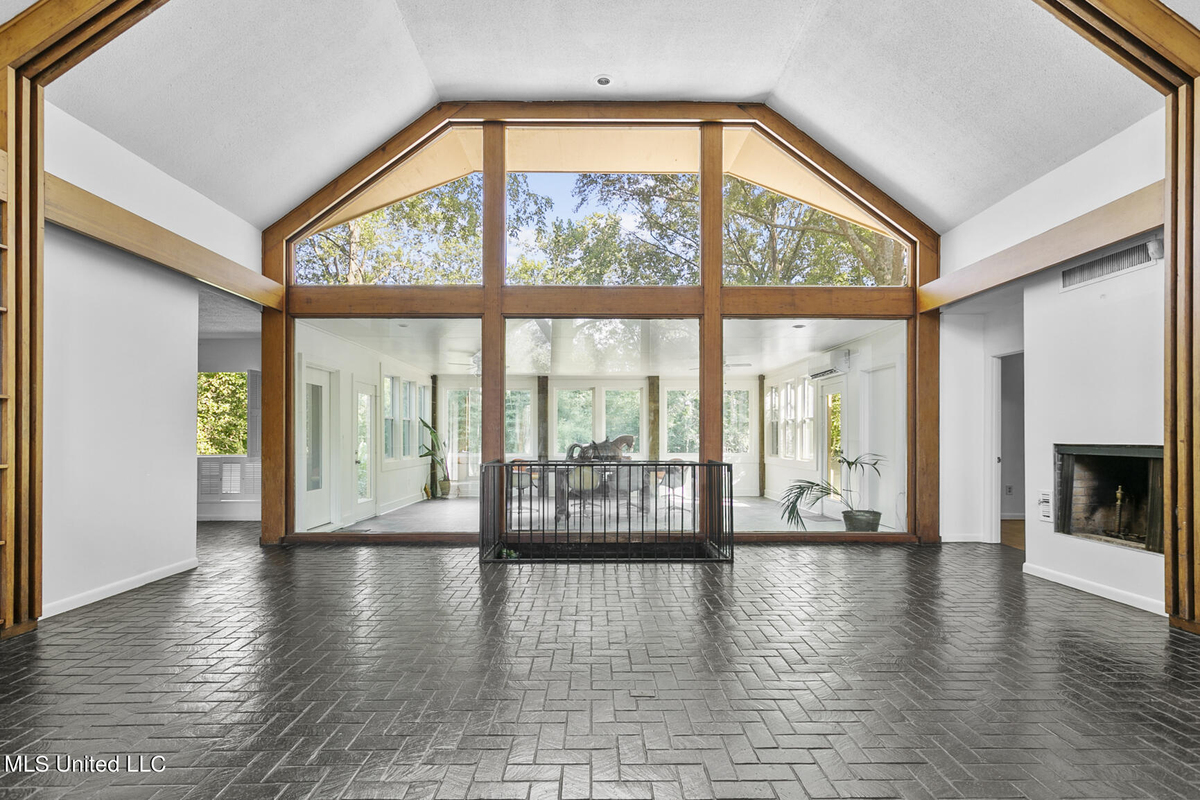 2349 Twin Lakes Circle