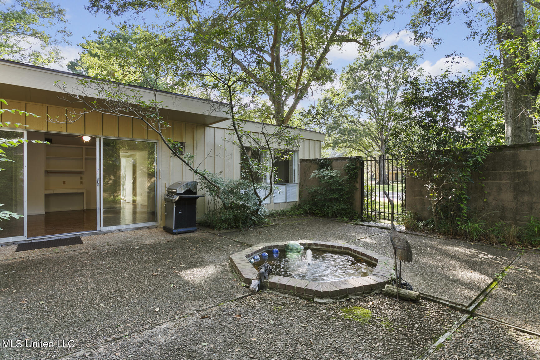 2349 Twin Lakes Circle
