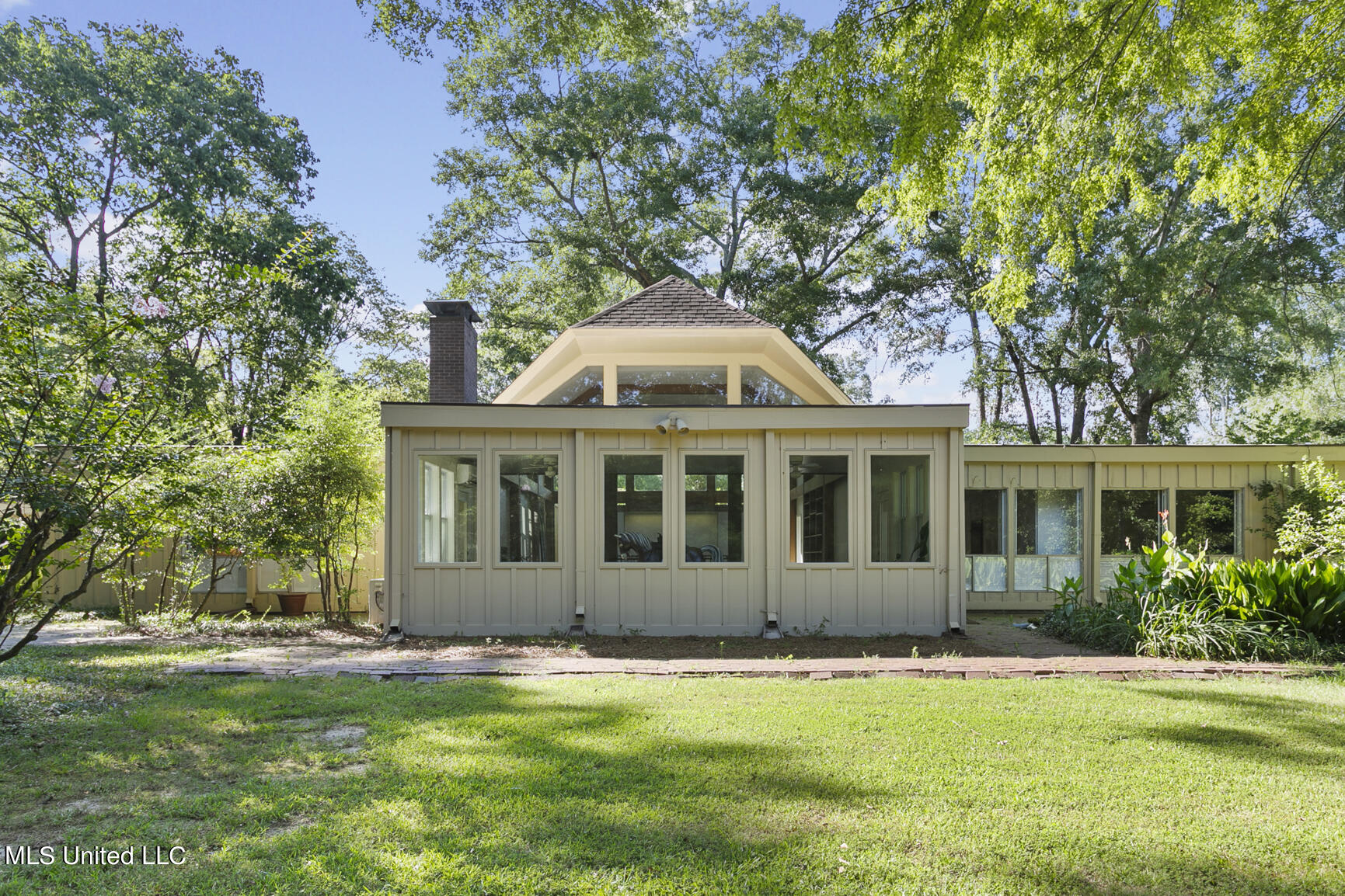 2349 Twin Lakes Circle