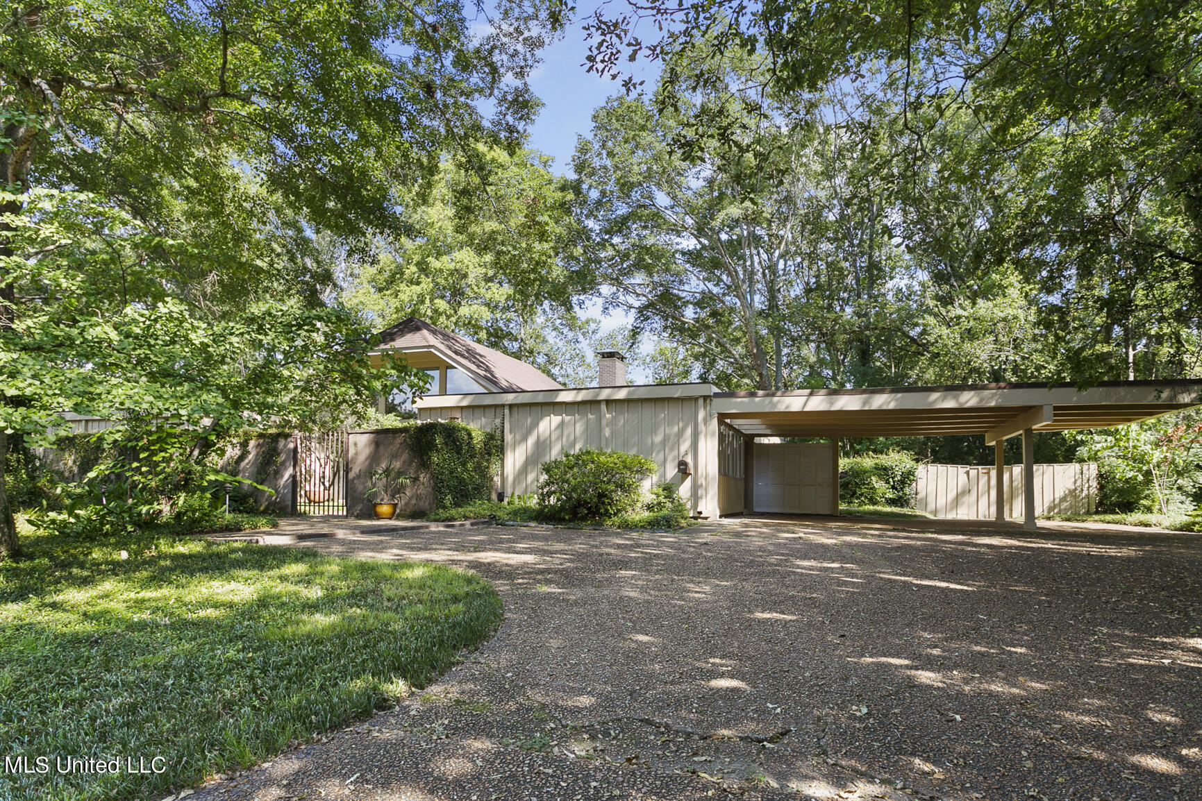 2349 Twin Lakes Circle