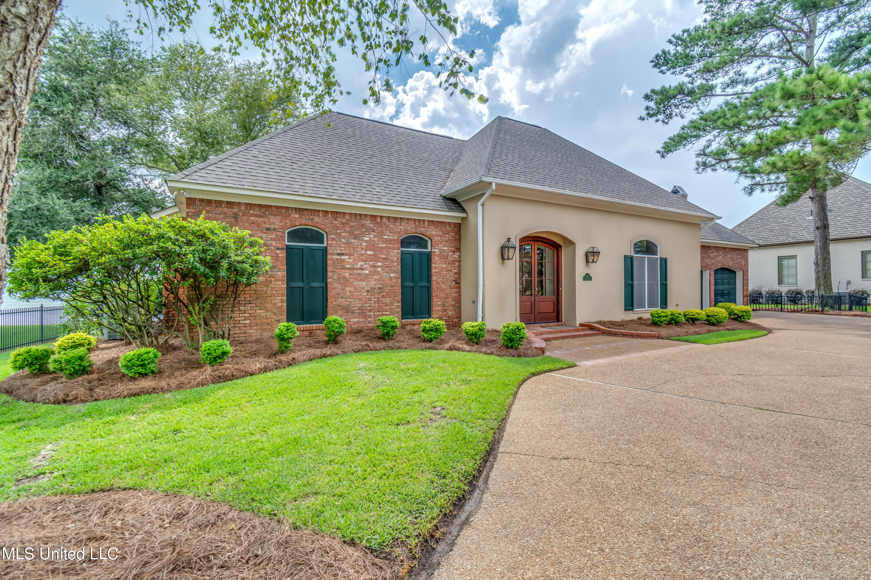 143 Charleston Lane