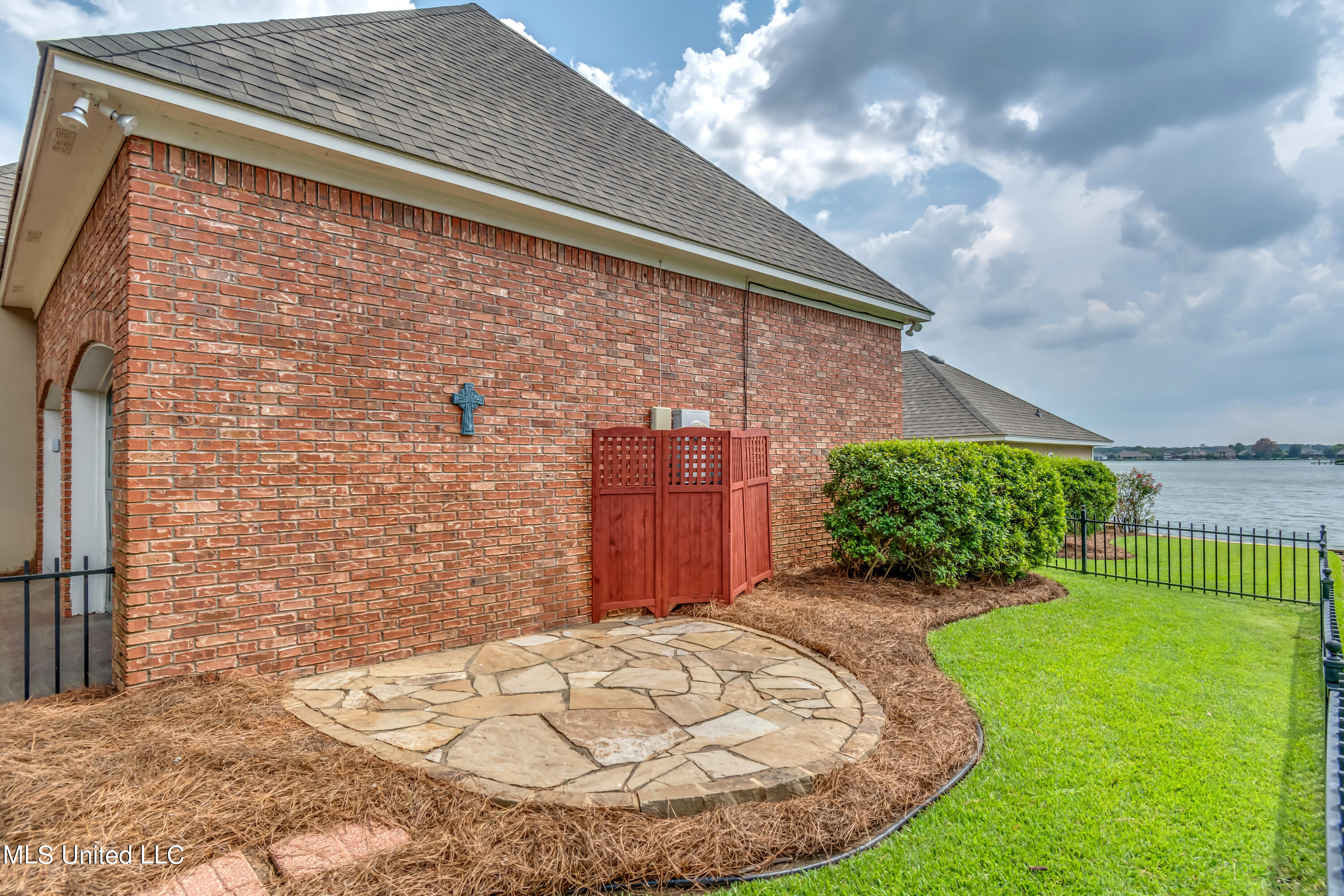 143 Charleston Lane