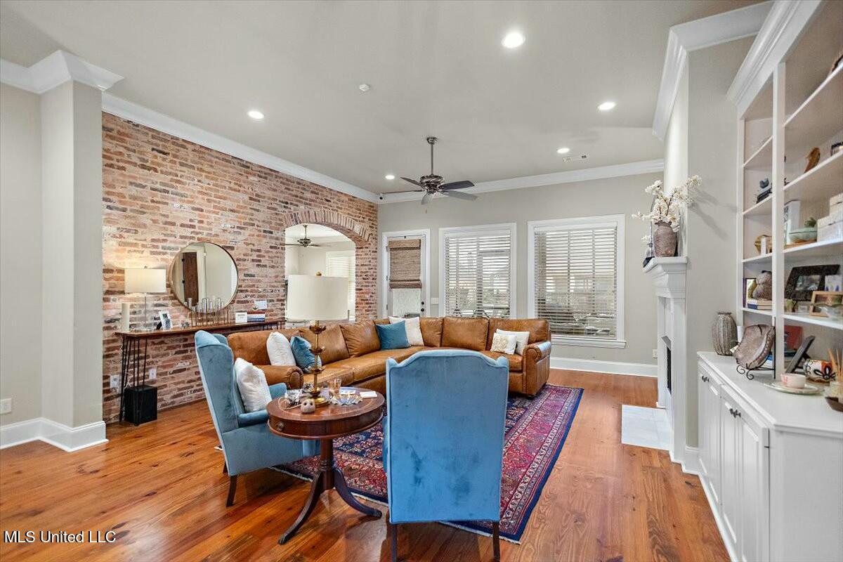 305 Colony Court