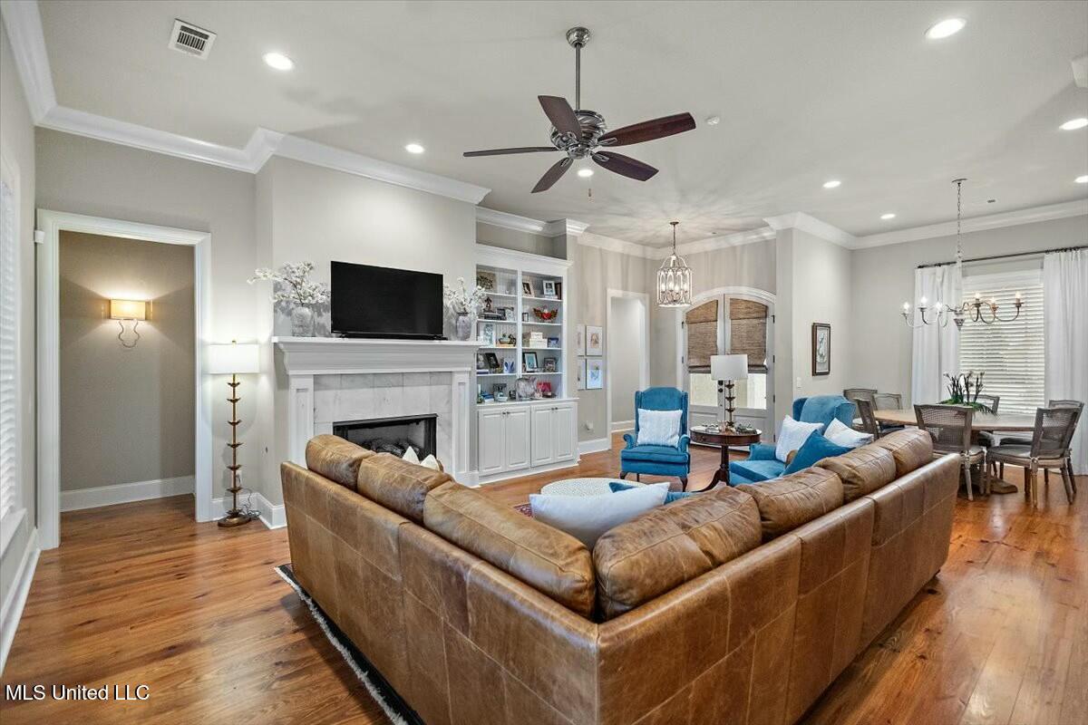 305 Colony Court