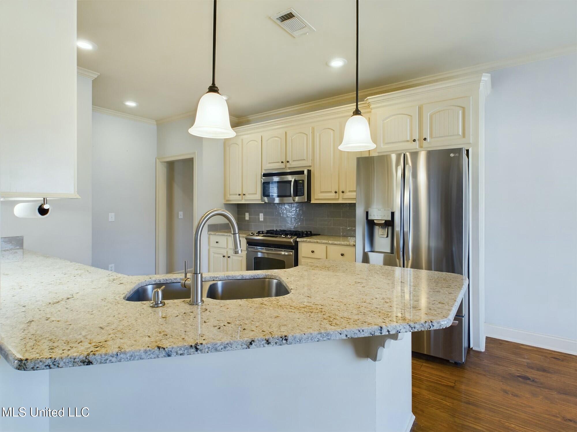 633 Tucker Crossing