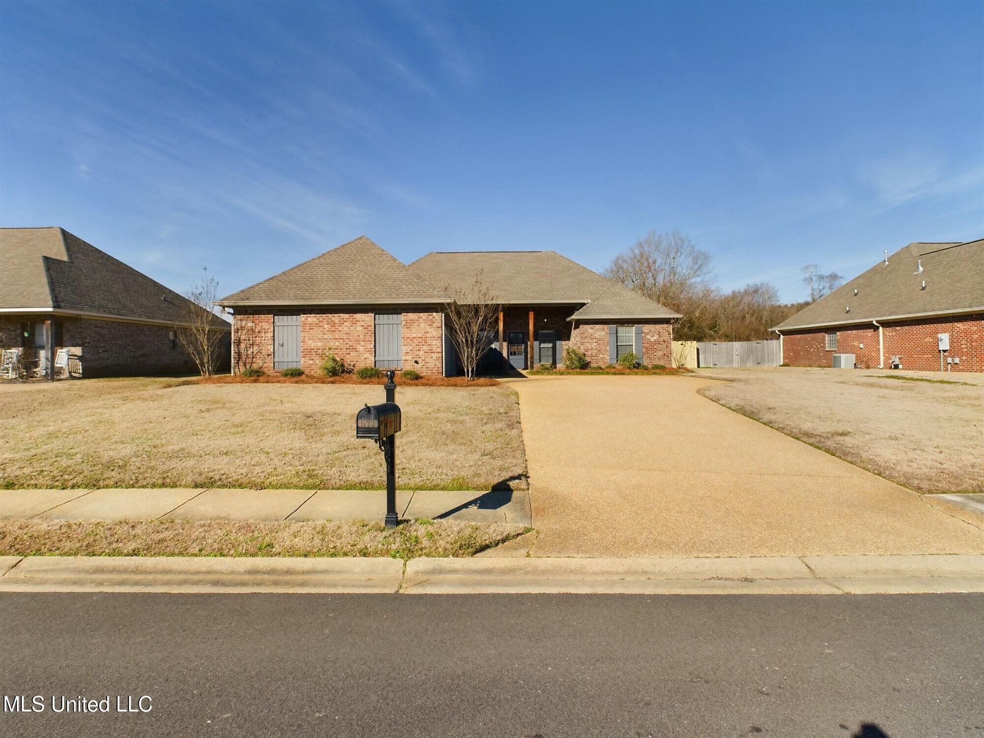 633 Tucker Crossing