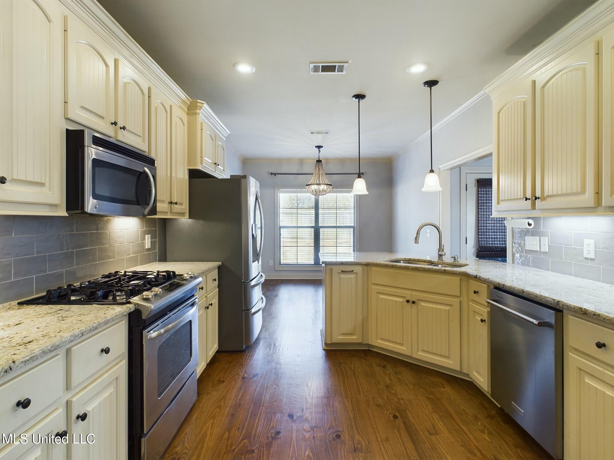 633 Tucker Crossing