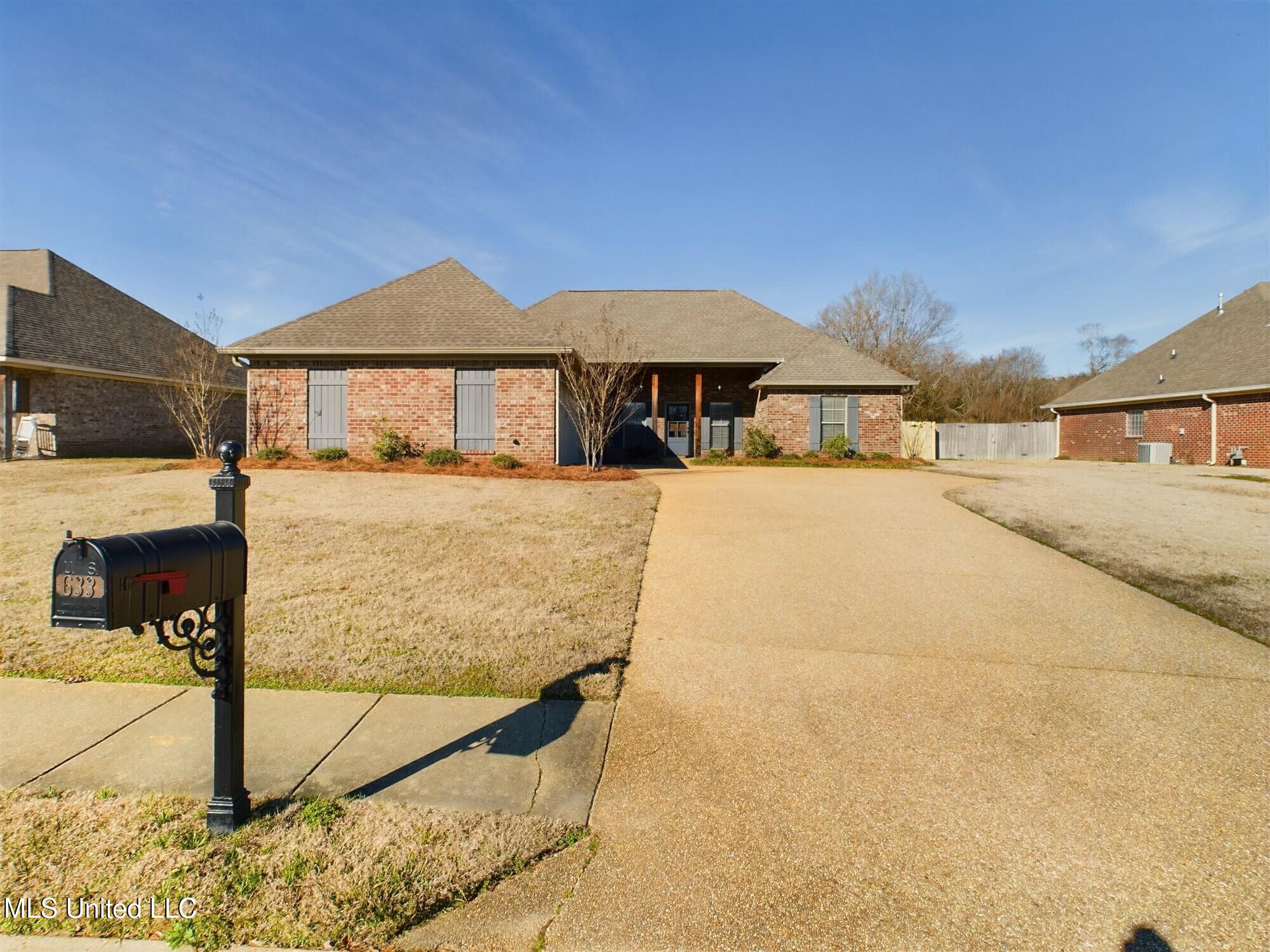 633 Tucker Crossing