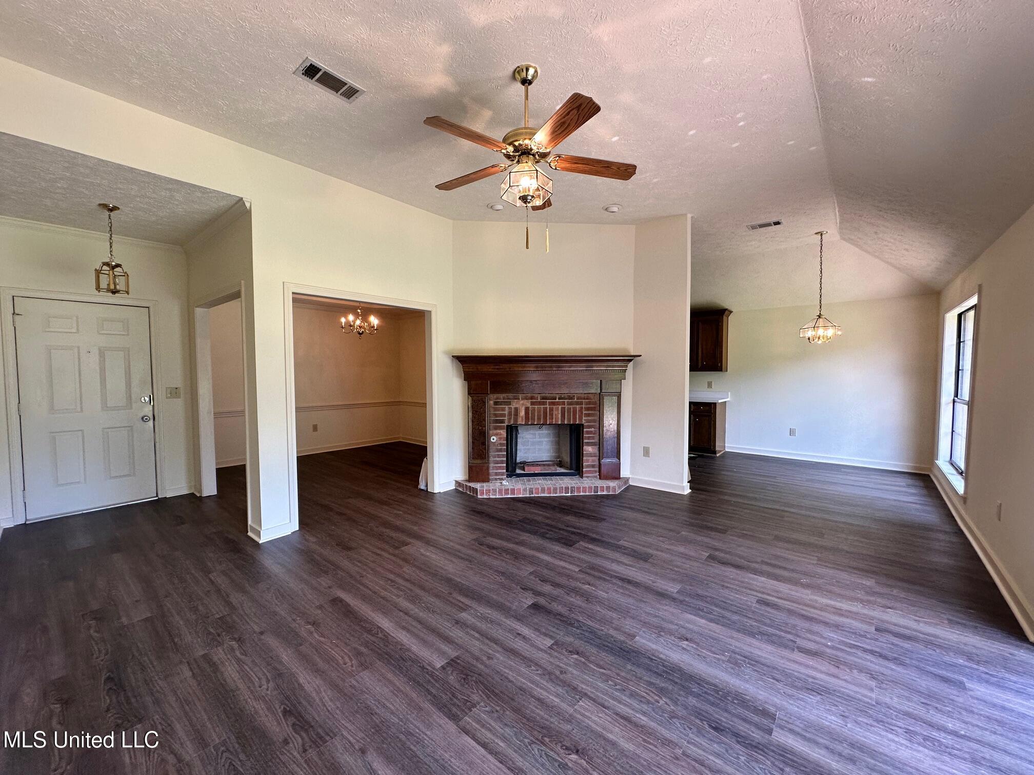 541 Bedford Circle