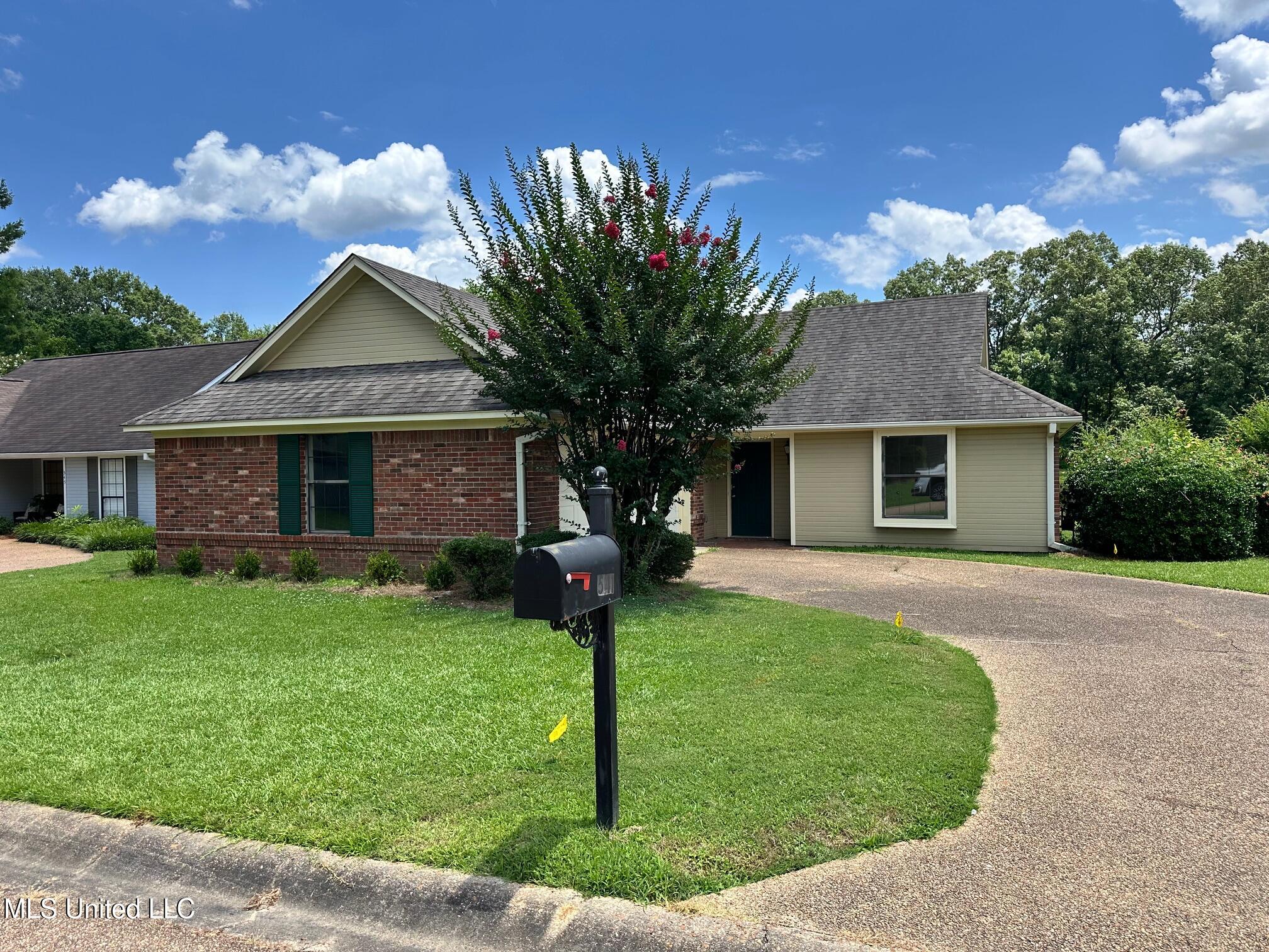 541 Bedford Circle