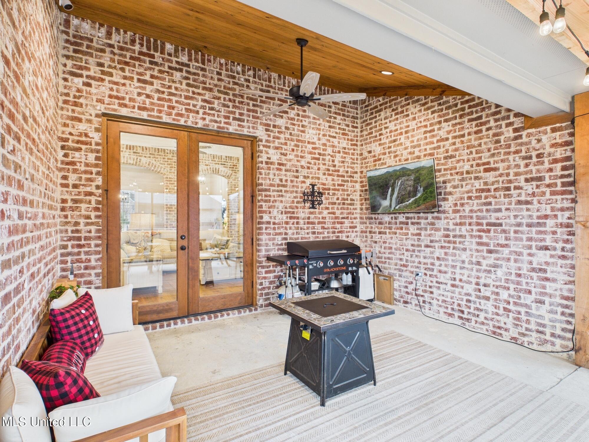 409 Pilot Circle