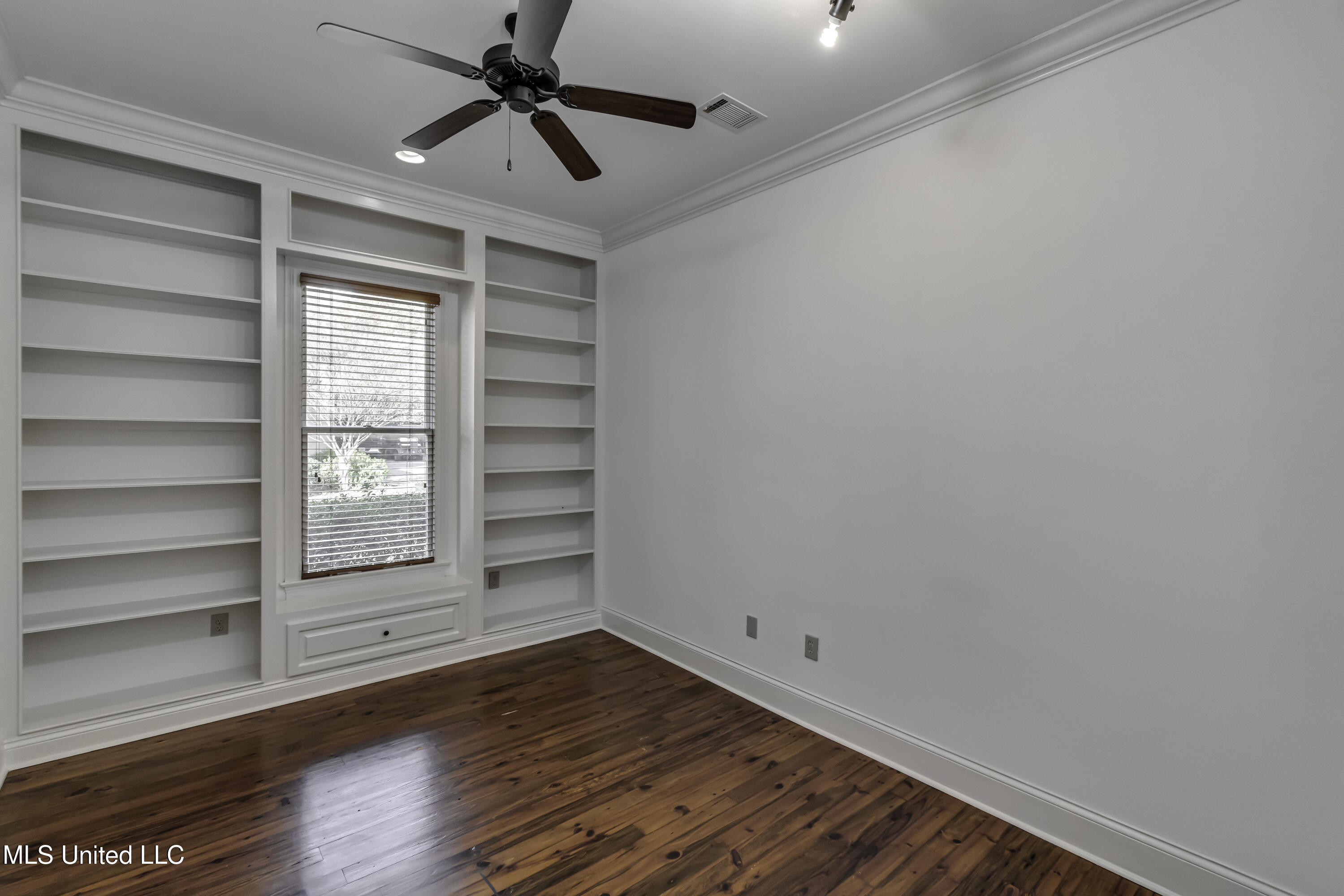 107 Northlake Lane