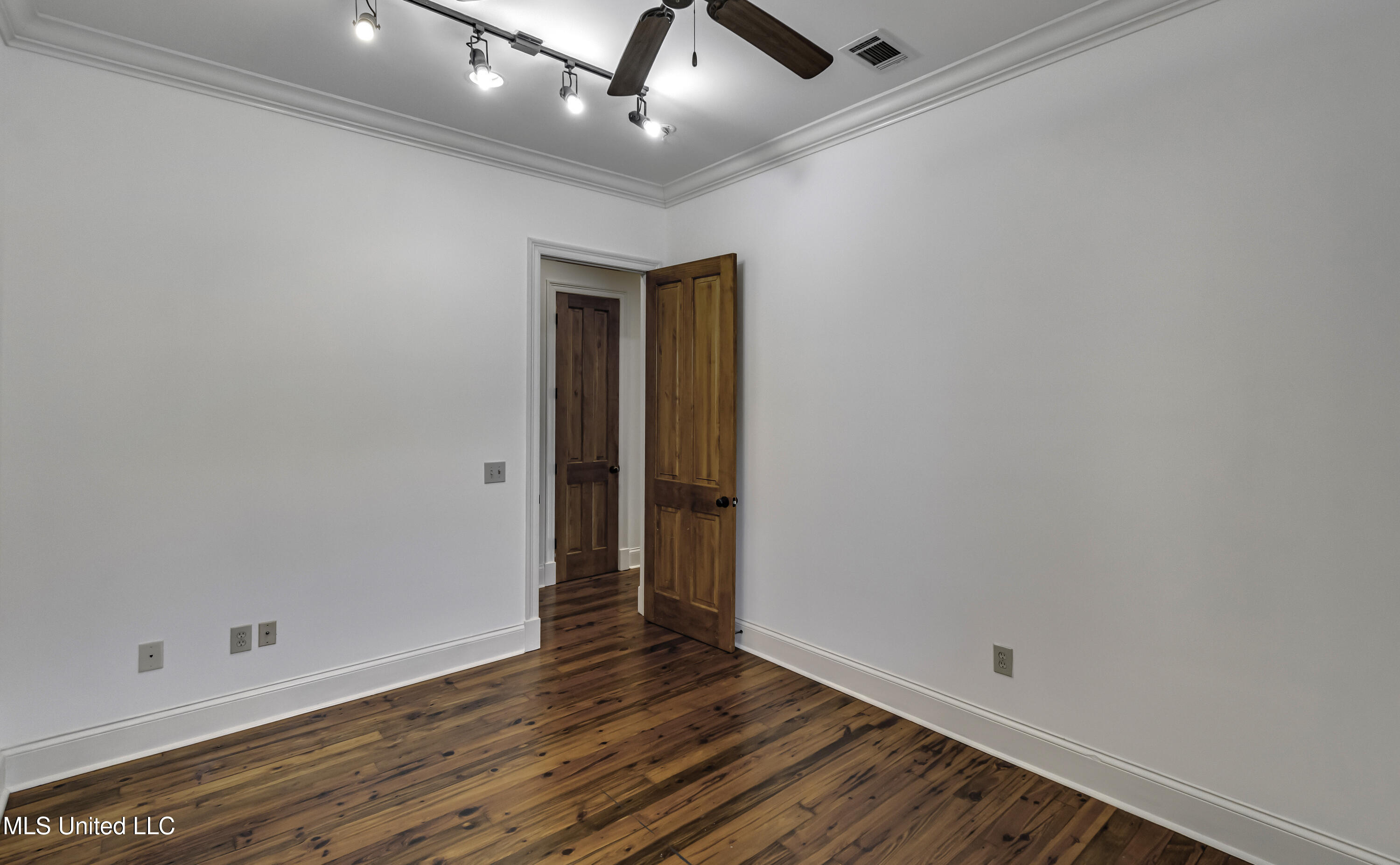 107 Northlake Lane