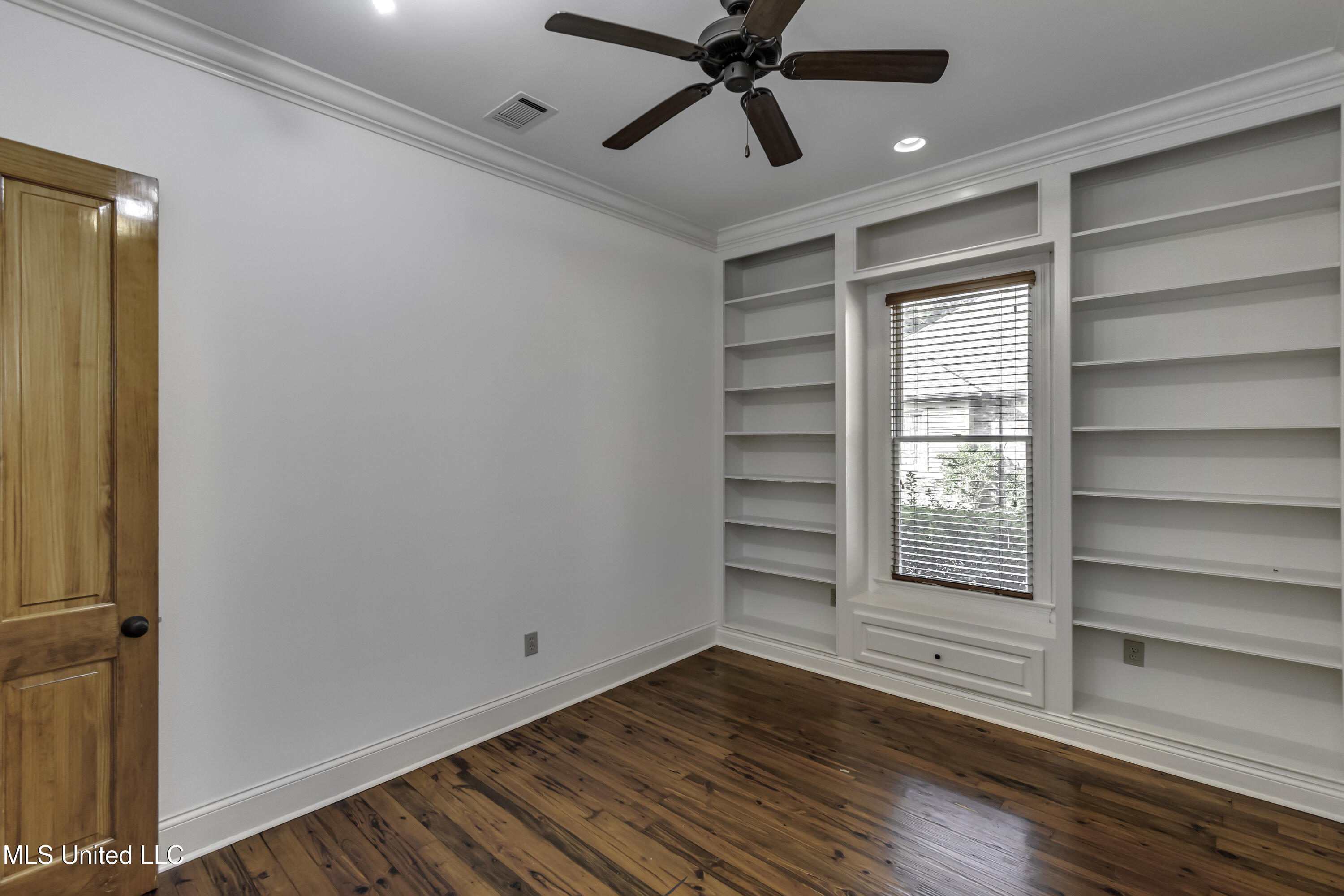 107 Northlake Lane