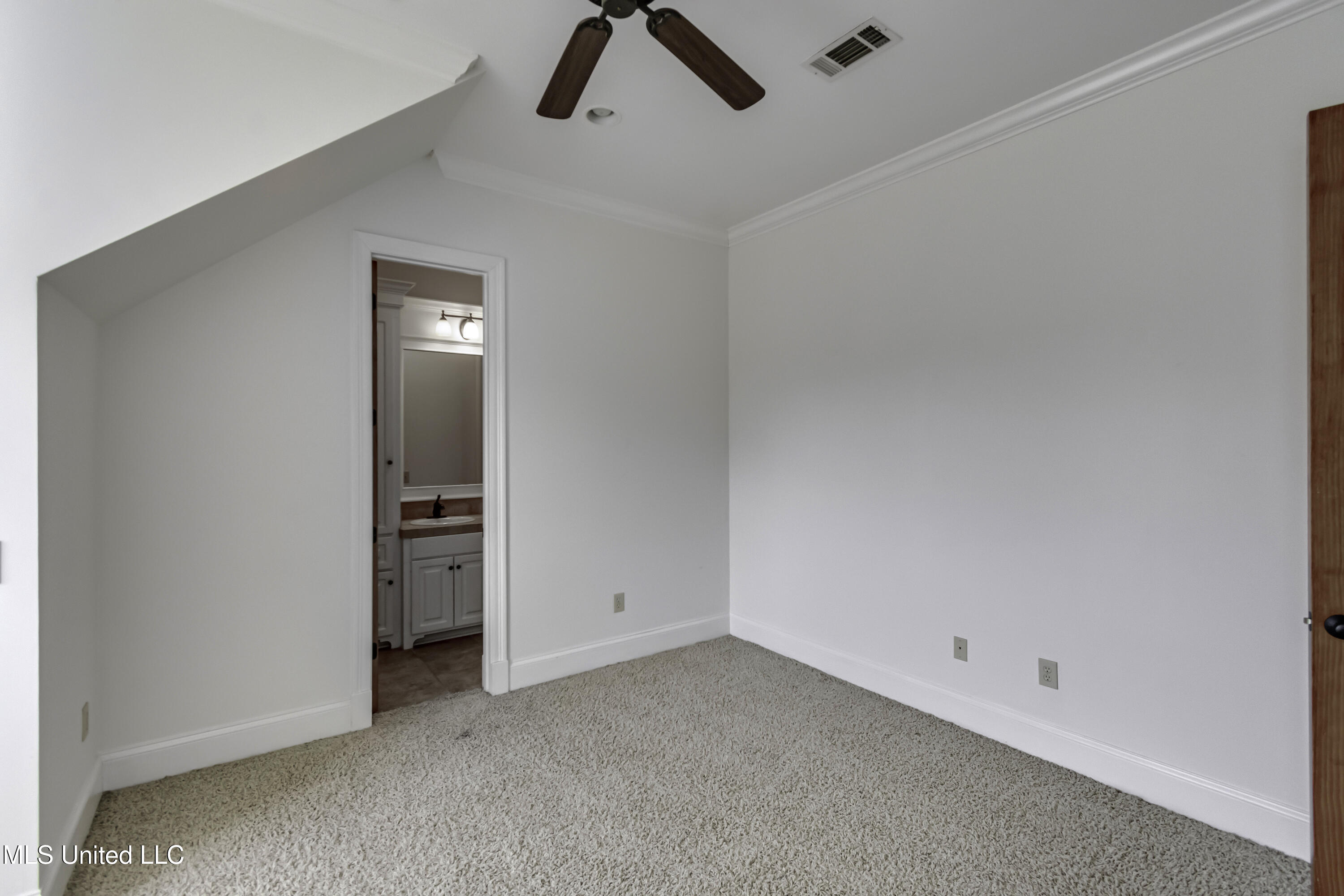 107 Northlake Lane