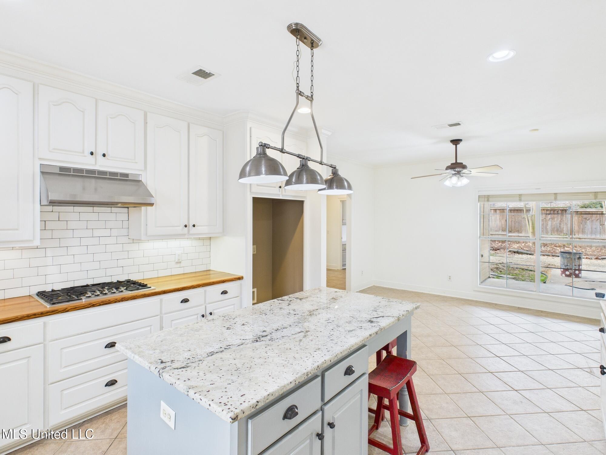 112 Woodsong Way