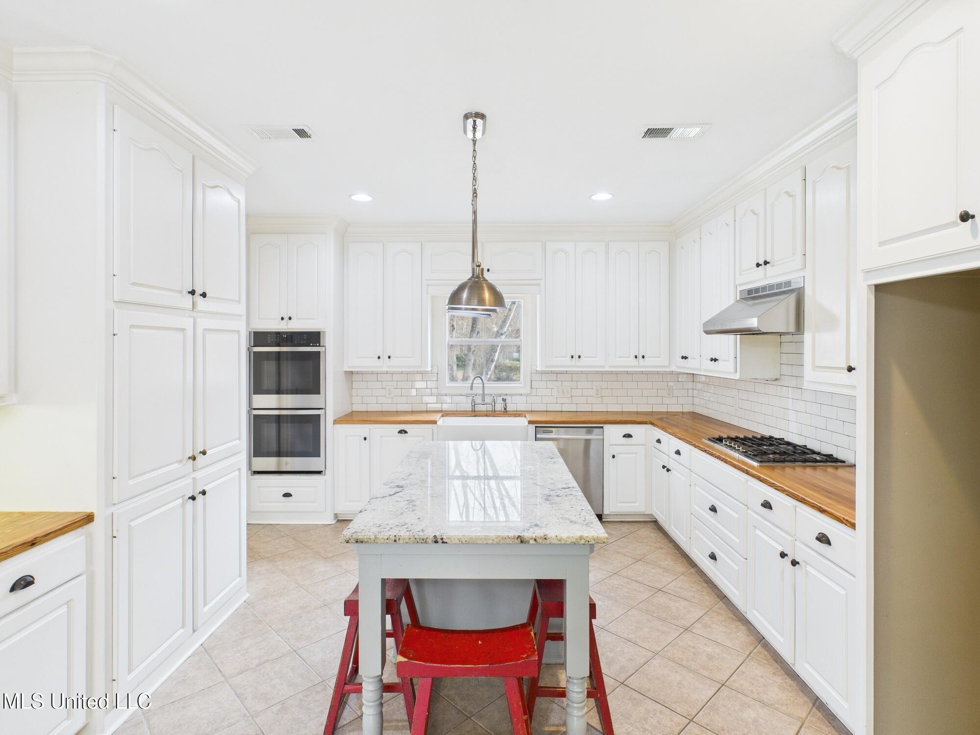 112 Woodsong Way