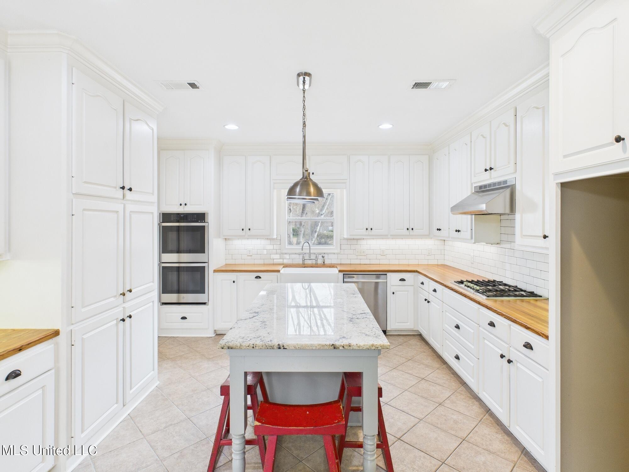 112 Woodsong Way