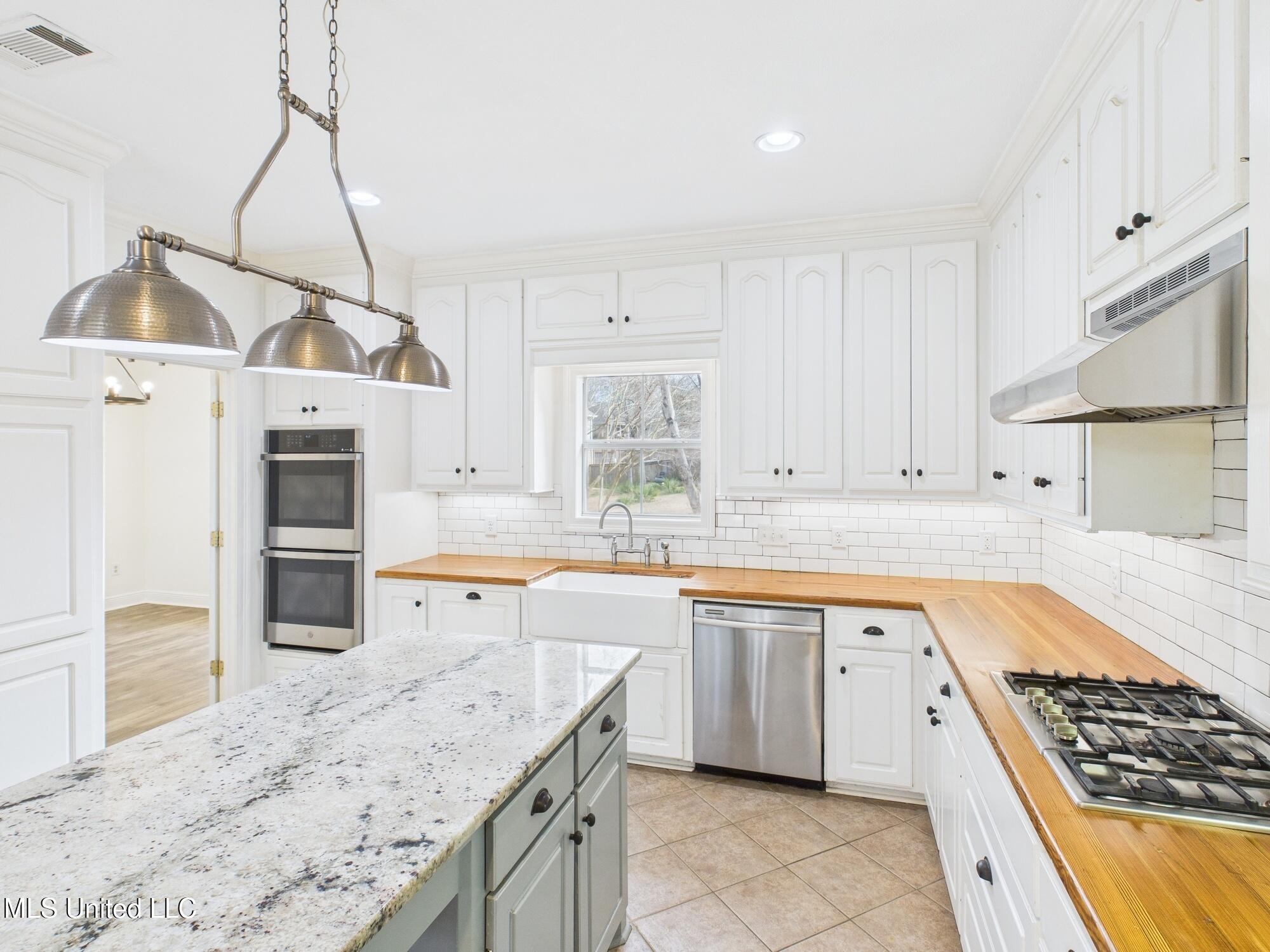 112 Woodsong Way