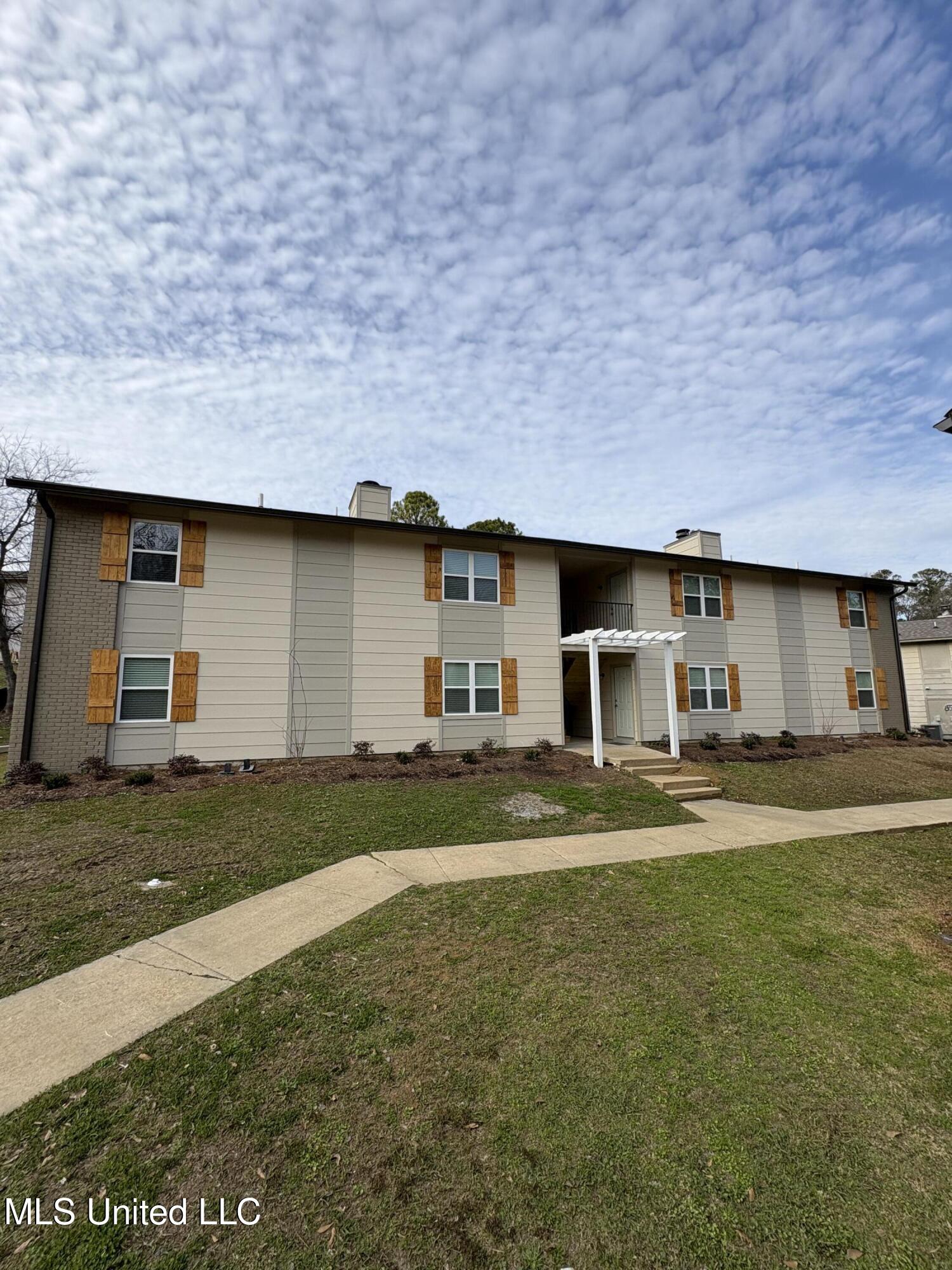 1120 E Lee Boulevard, D116