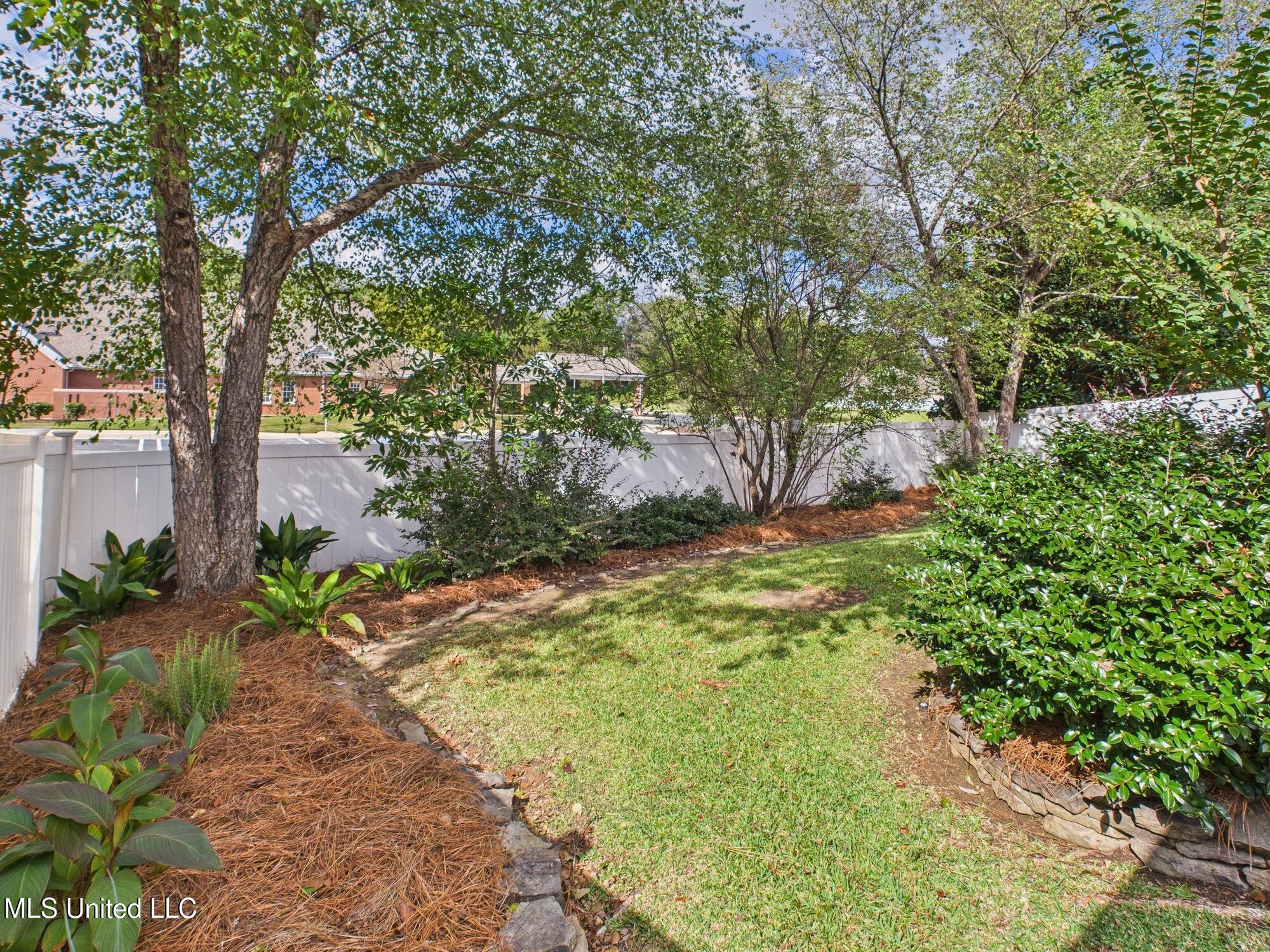 207 Geneva Boulevard