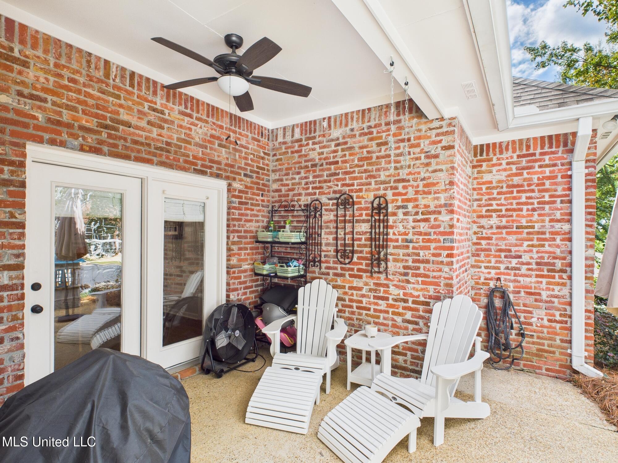 207 Geneva Boulevard