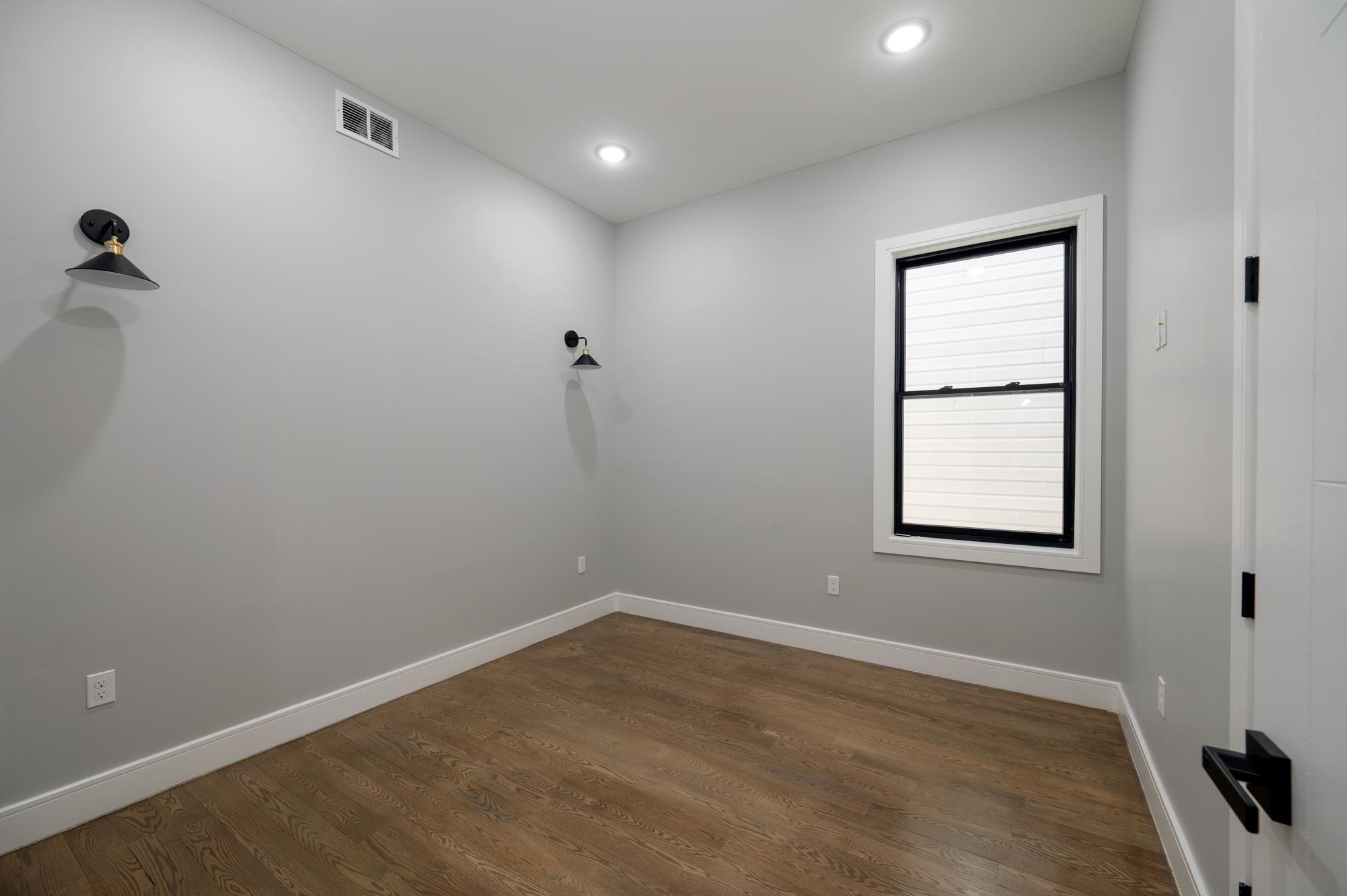 33 CARLTON AVE Unit: 1