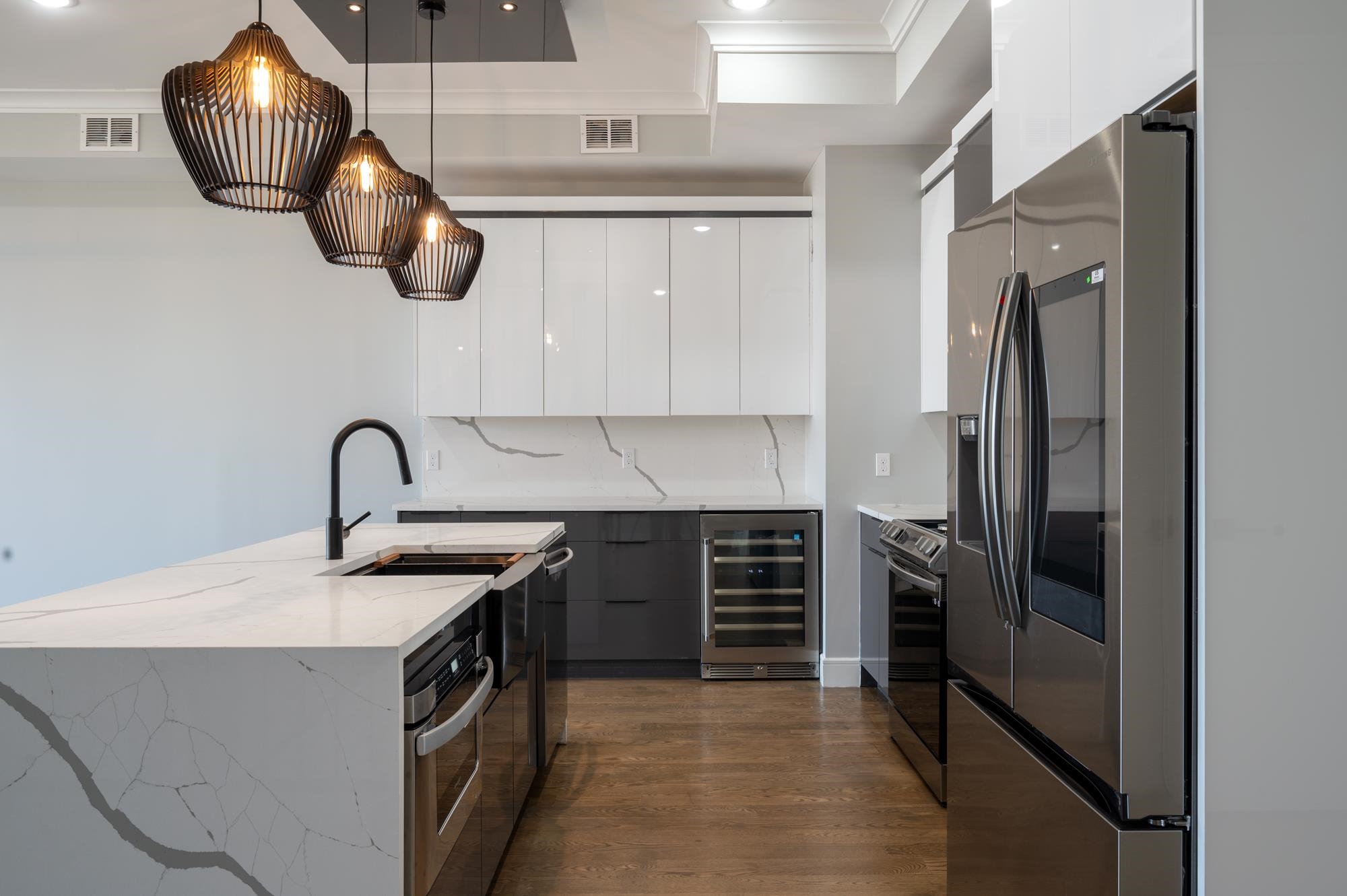 33 CARLTON AVE Unit: 1