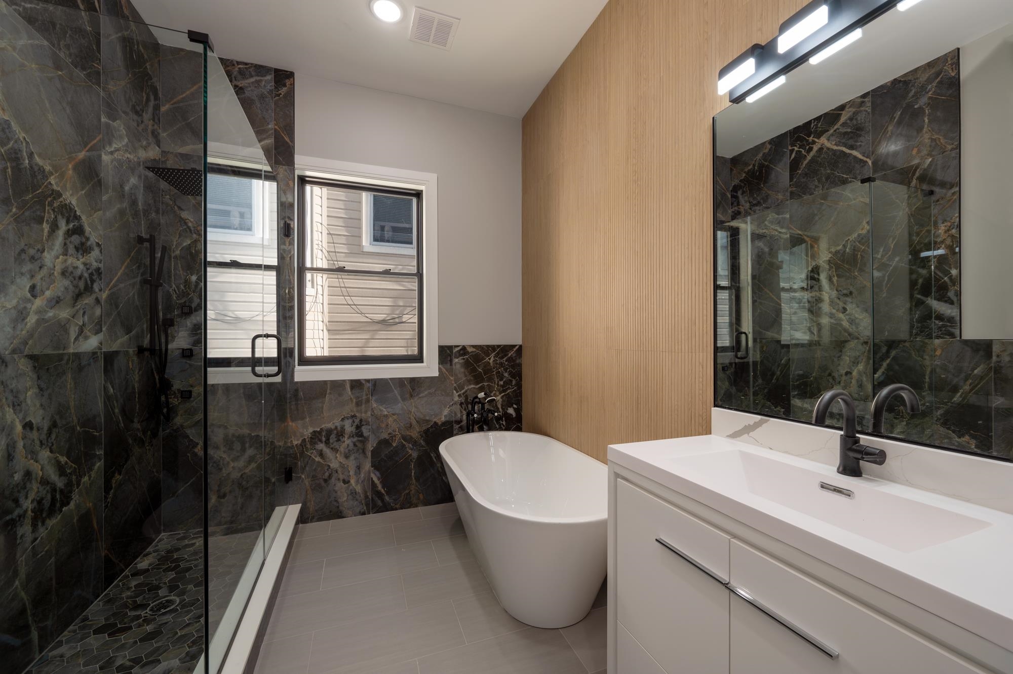 33 CARLTON AVE Unit: 1