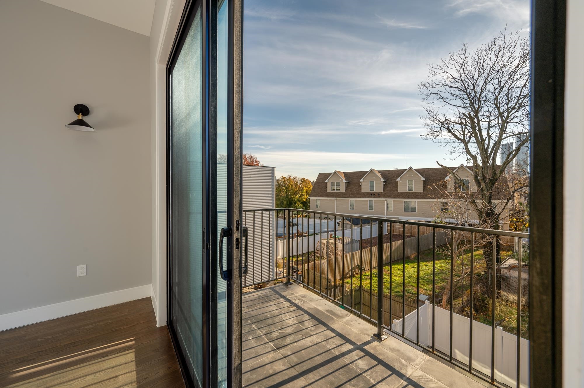 33 CARLTON AVE Unit: 1