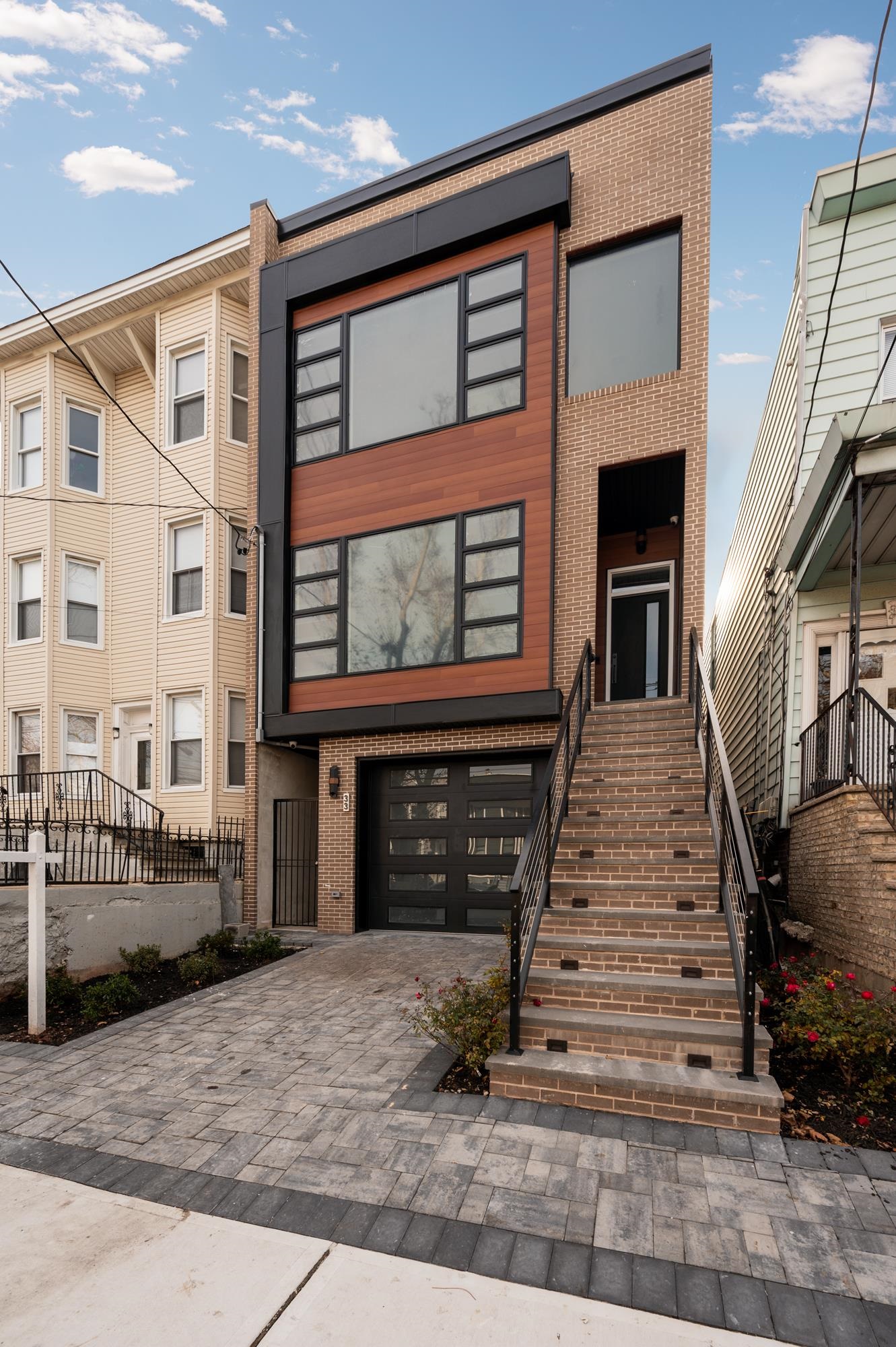 33 CARLTON AVE Unit: 1